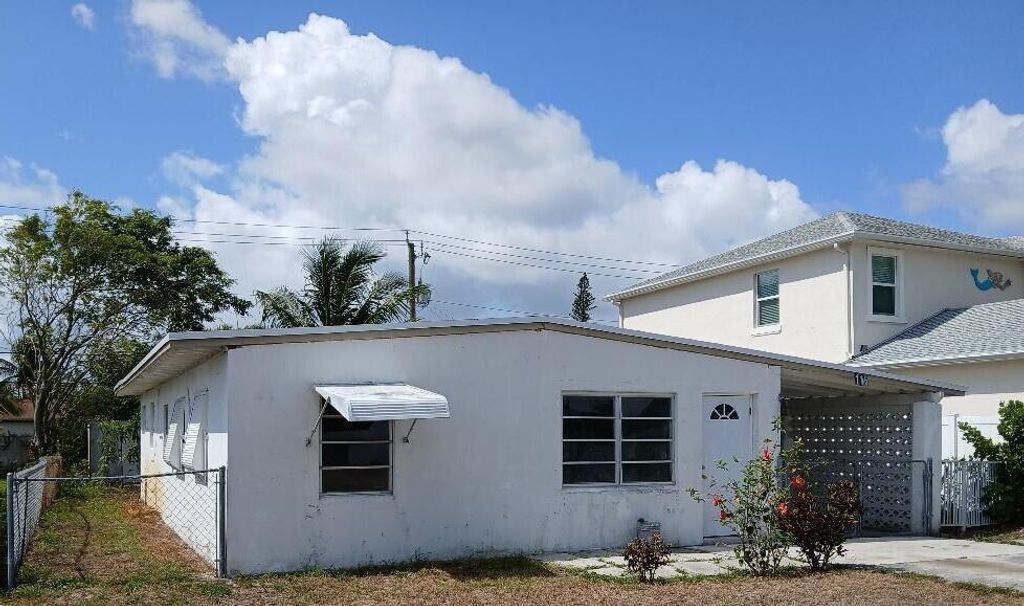 Photo of 116 SE 2nd Avenue, Boynton Beach, FL 33435 (MLS # R11085761)