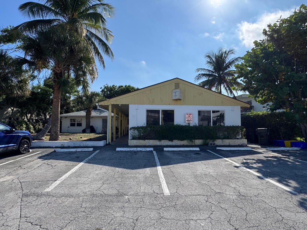 Photo of 110 Cascade Lane #2, West Palm Beach, FL 33404 (MLS # B26065002)