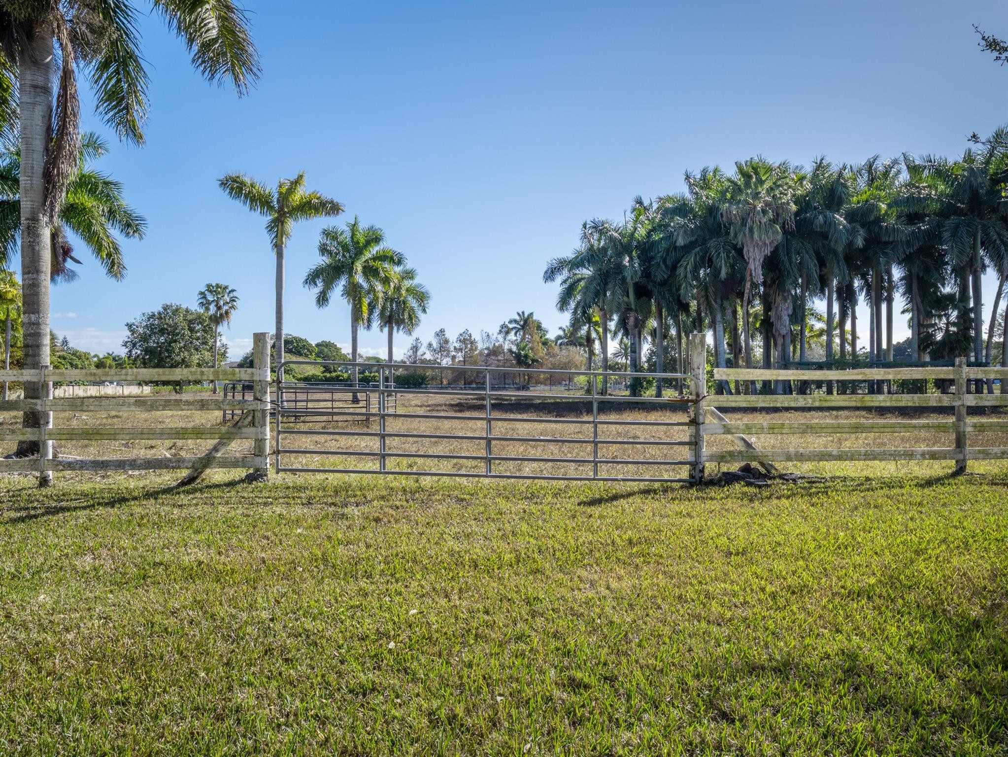 ROLLING OAKS ESTATES - Land