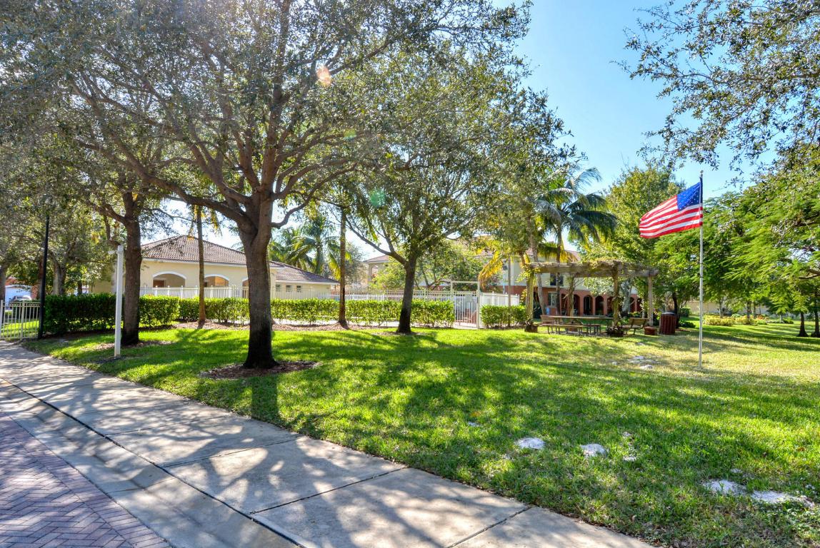 VILABELLA CENTRAL PARK CONDO - Residential Lease