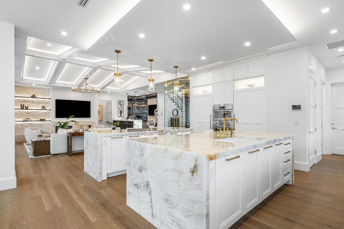 KINGS COURT REPLAT IN - Residential