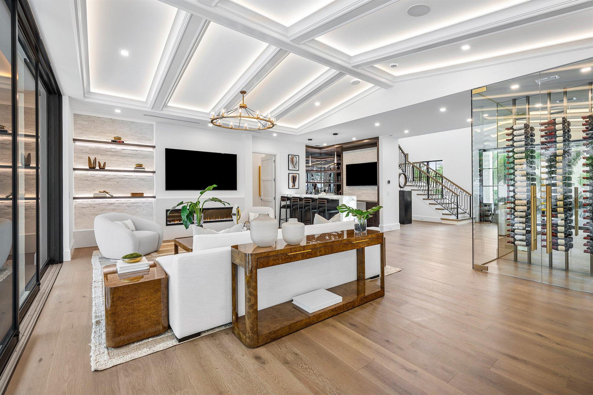 KINGS COURT - Residential