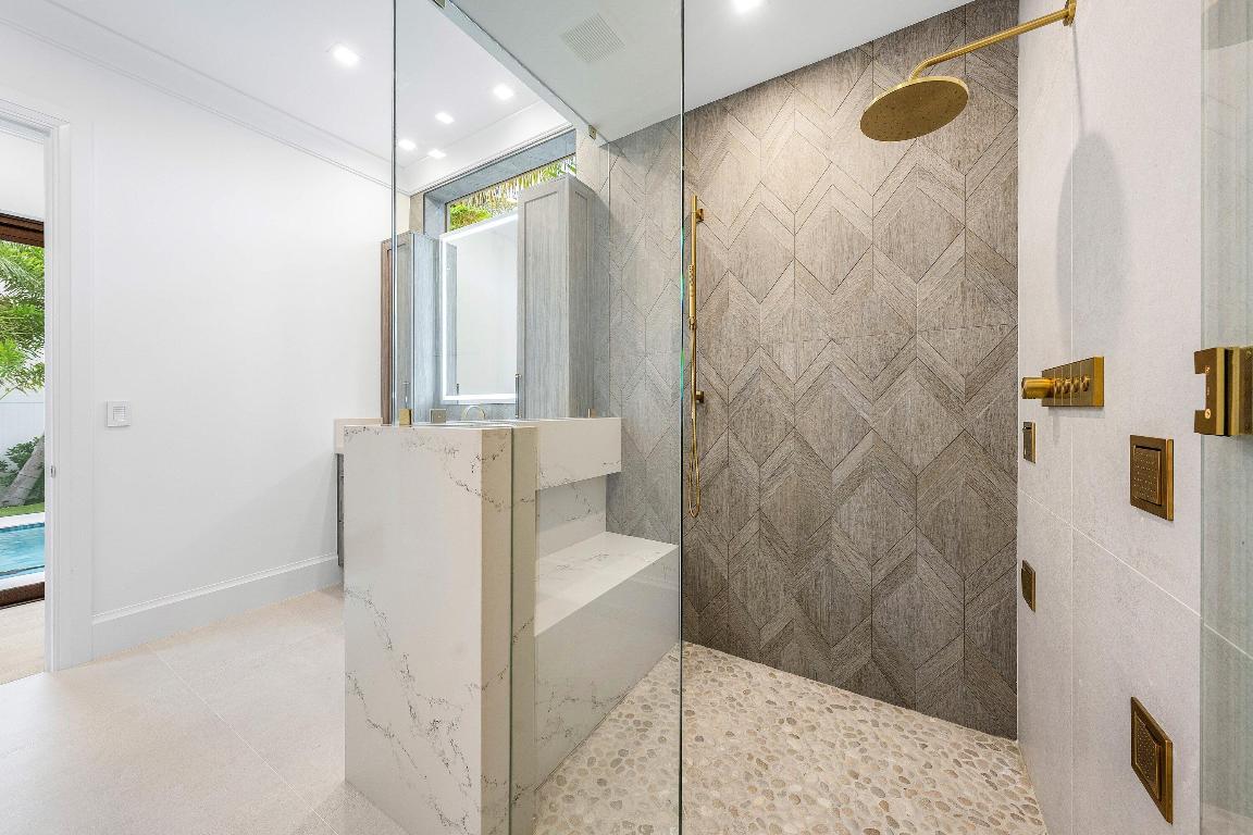 KINGS COURT REPLAT IN - Residential