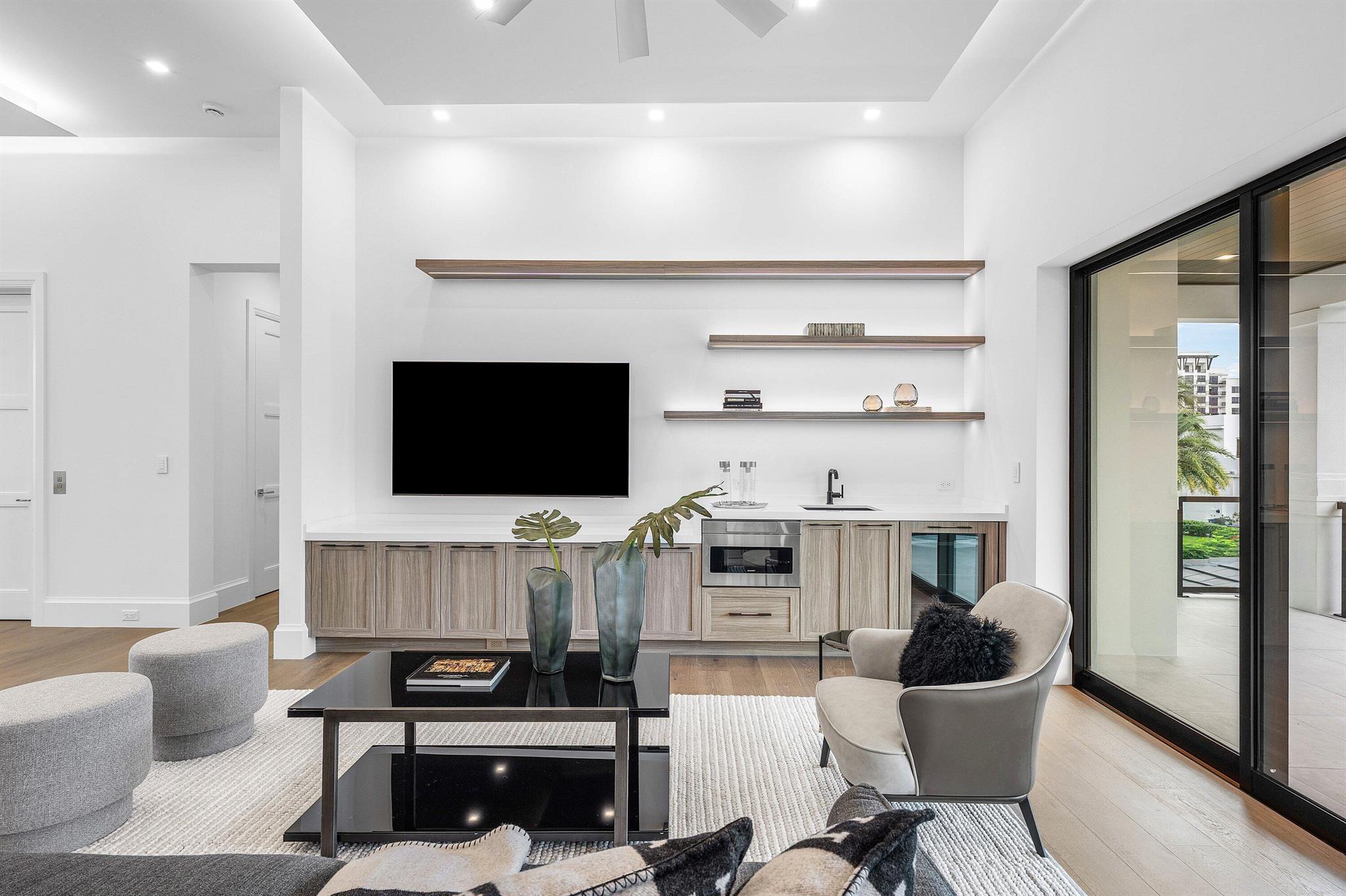 KINGS COURT - Residential