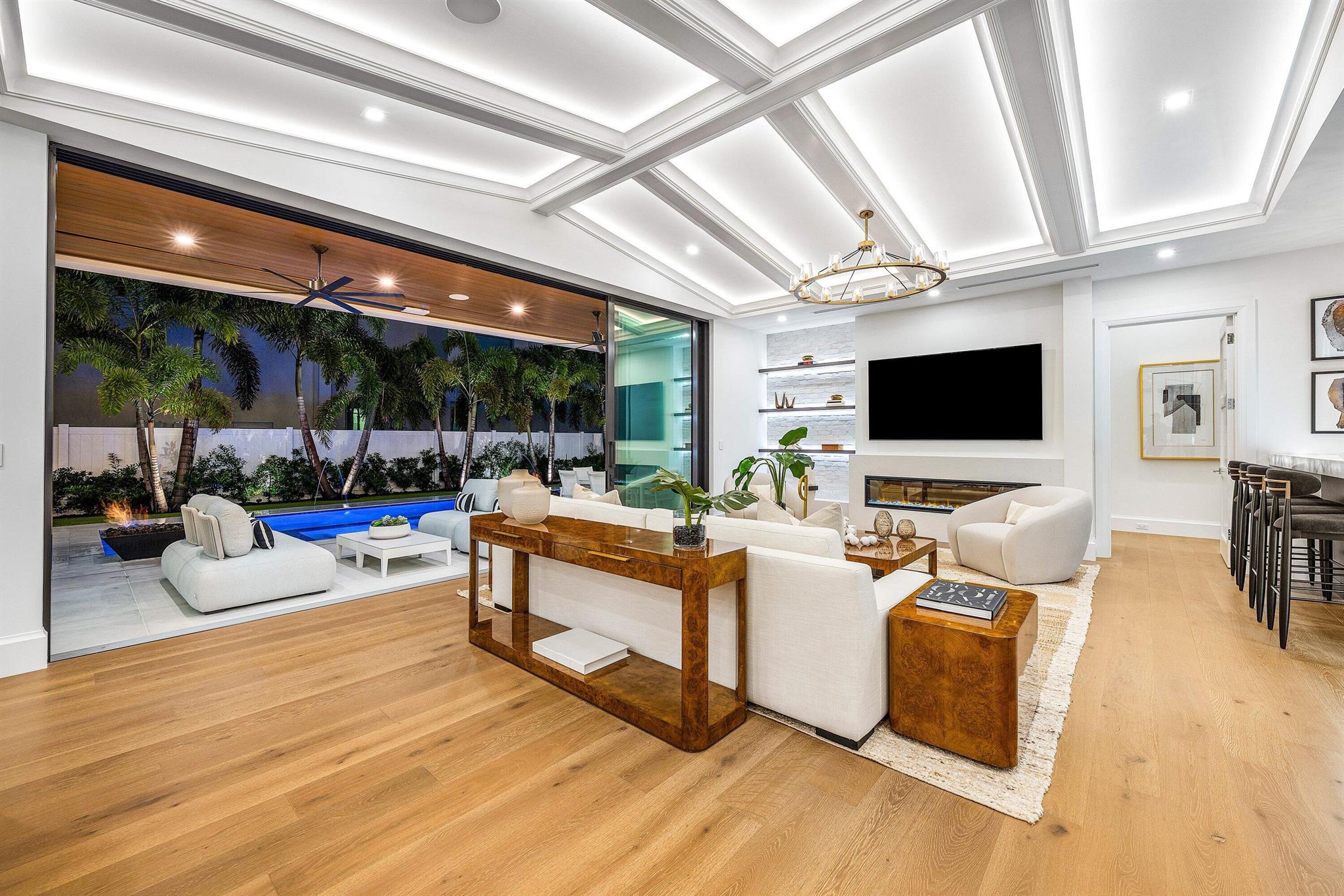 KINGS COURT - Residential