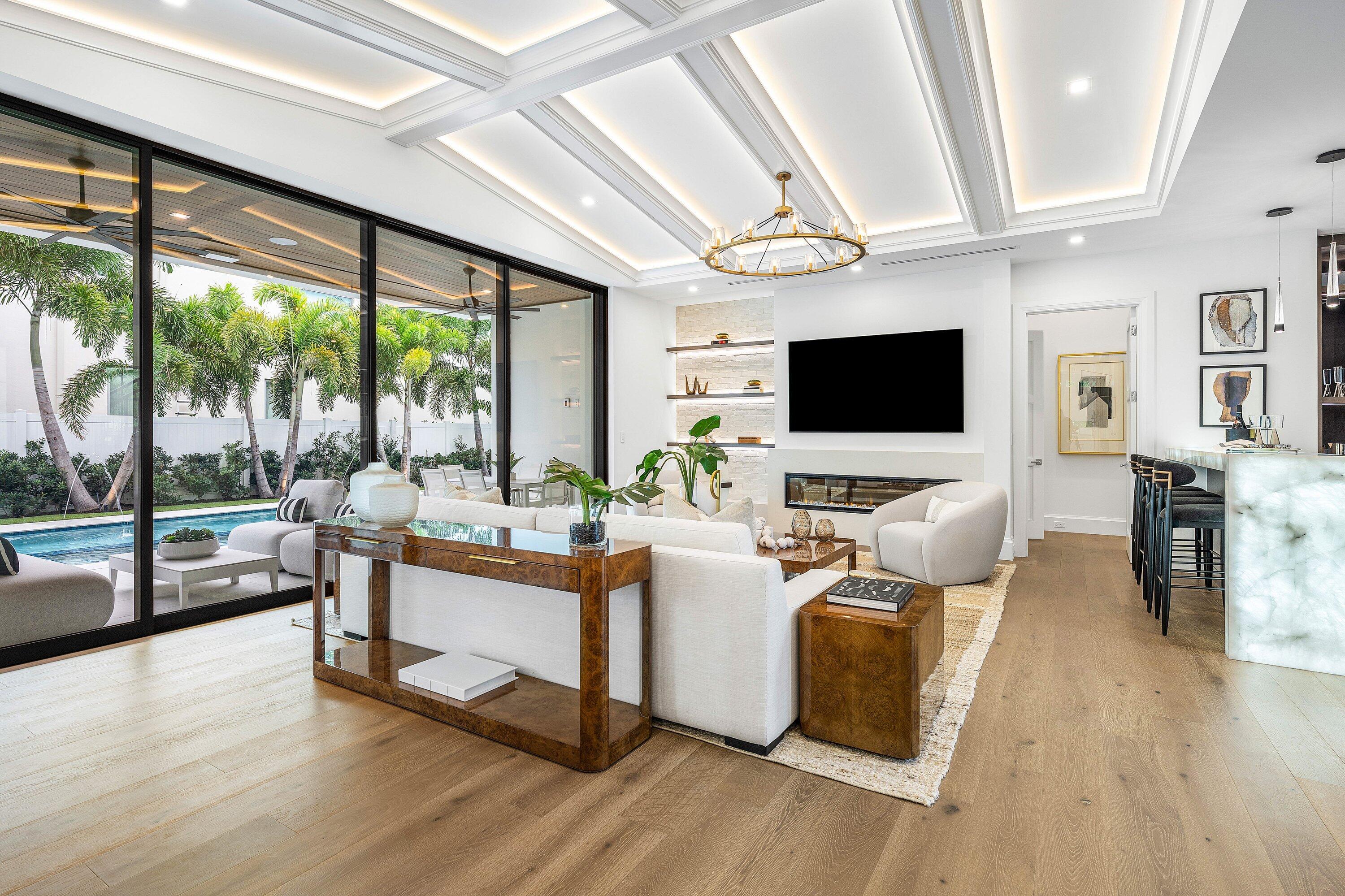 KINGS COURT REPLAT IN - Residential