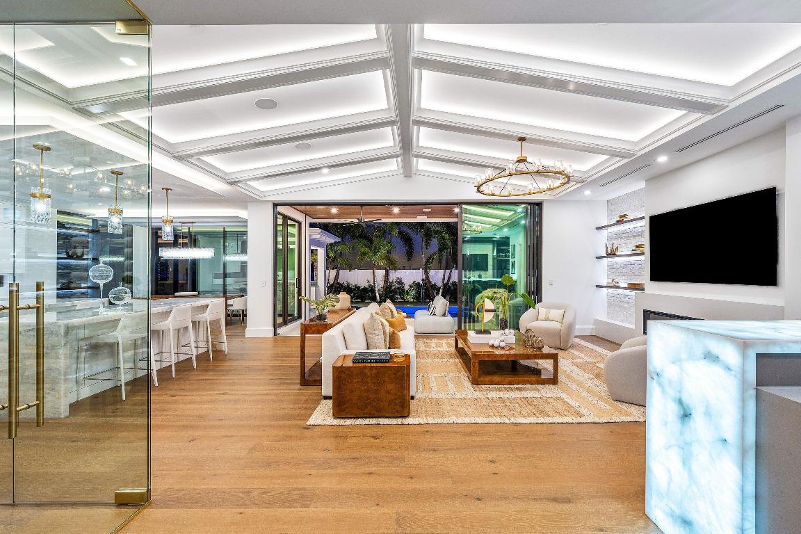 KINGS COURT REPLAT IN - Residential