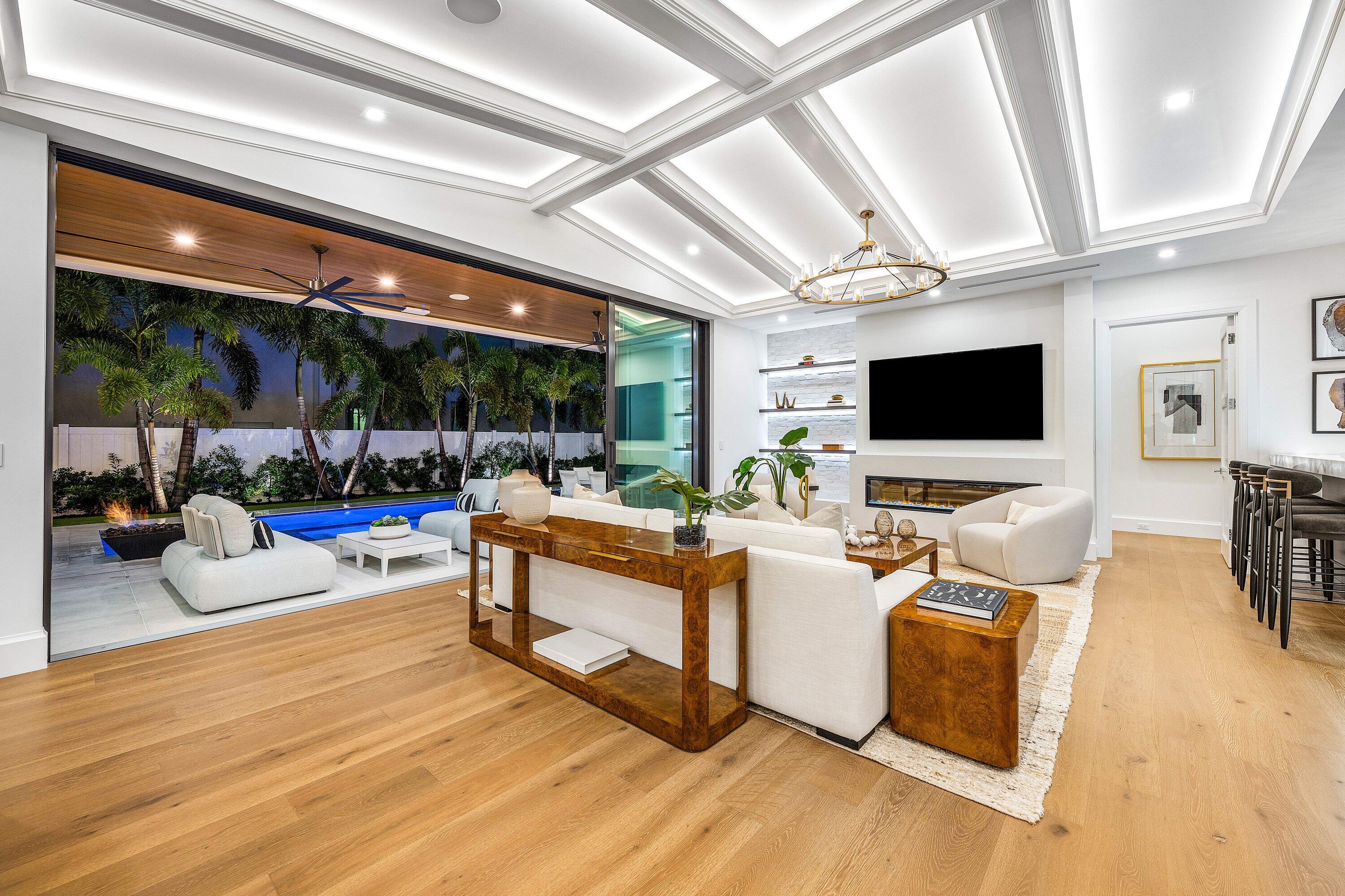 KINGS COURT REPLAT IN - Residential
