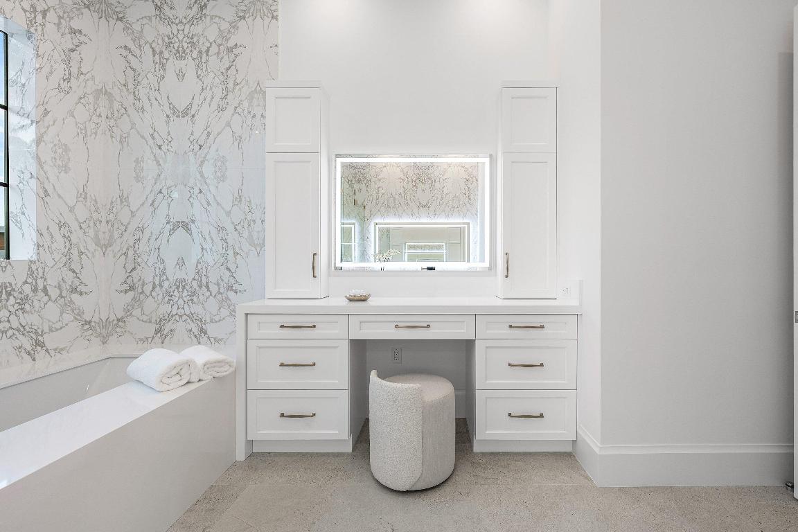 KINGS COURT REPLAT IN - Residential