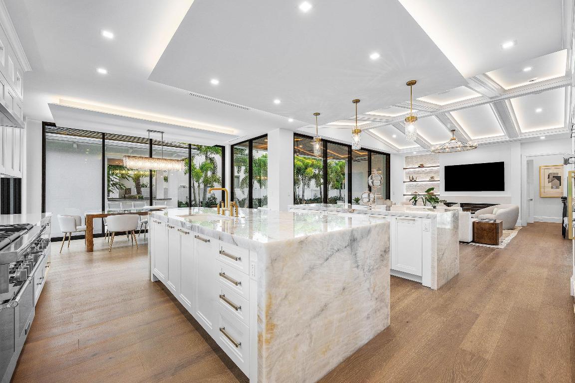 KINGS COURT REPLAT IN - Residential