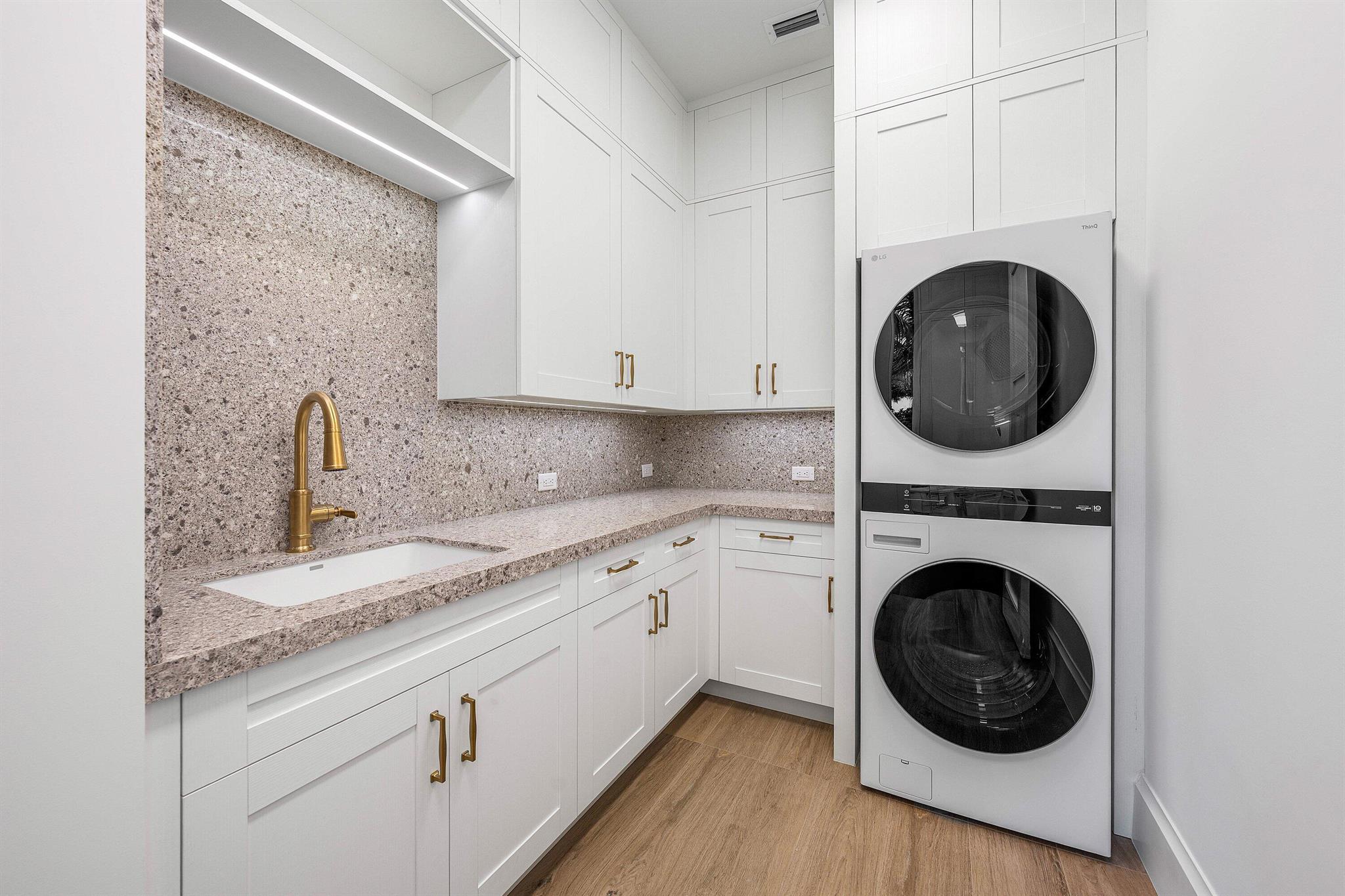 KINGS COURT - Residential