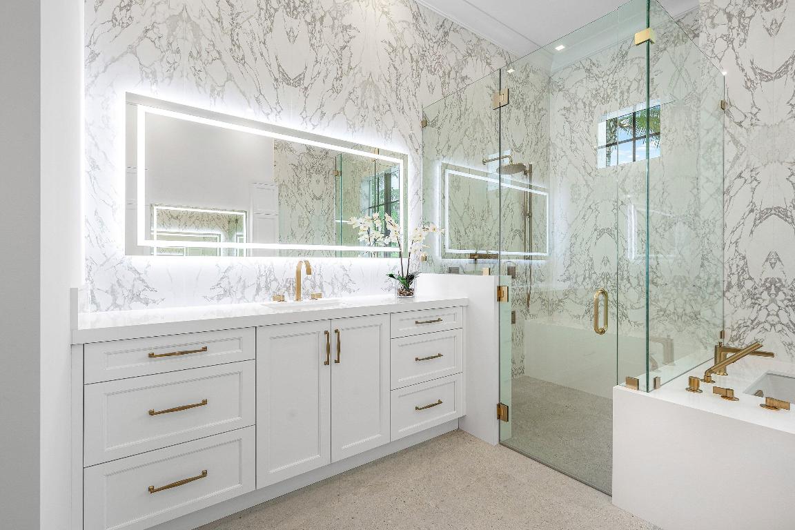 KINGS COURT REPLAT IN - Residential