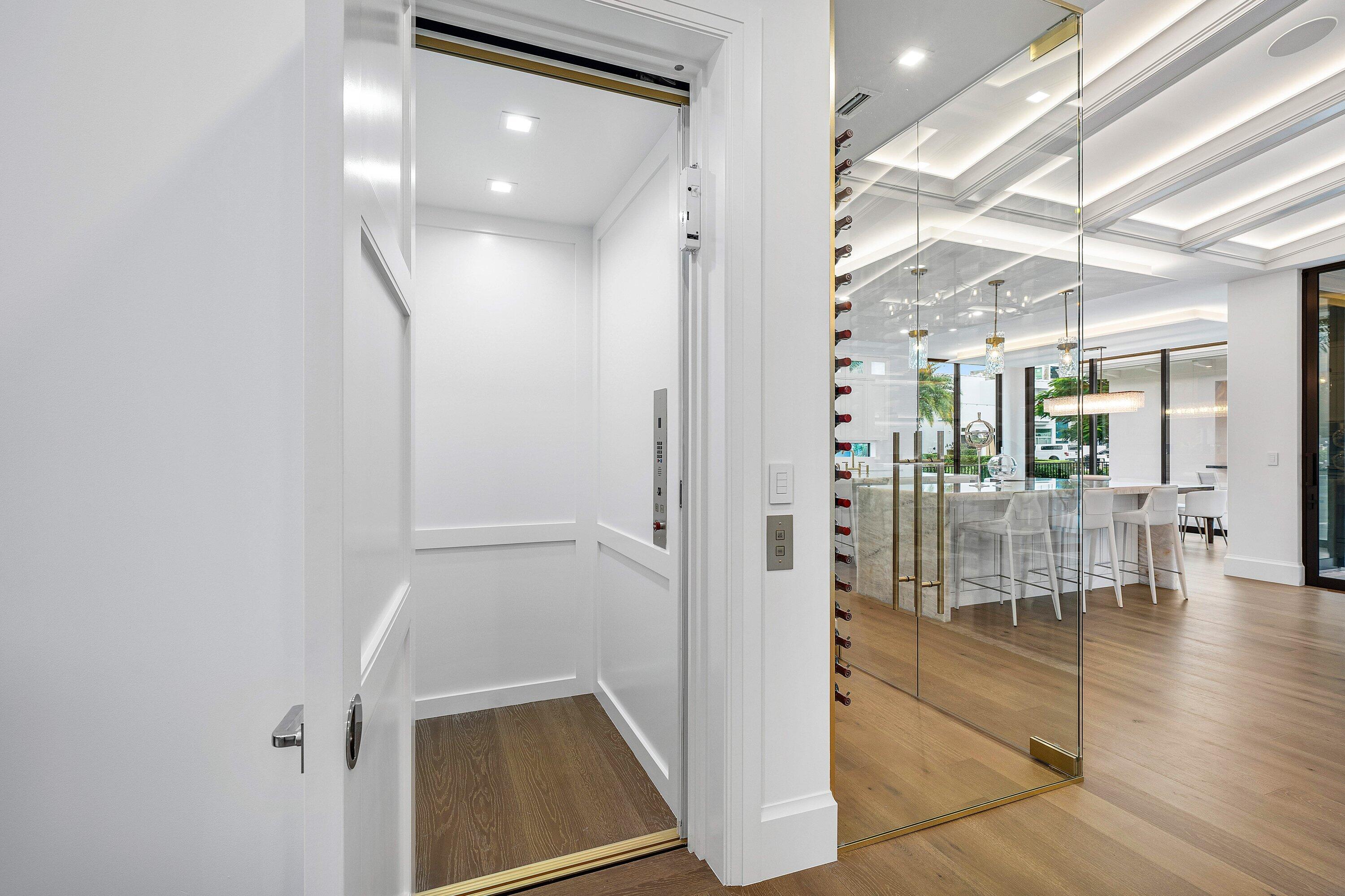 KINGS COURT REPLAT IN - Residential