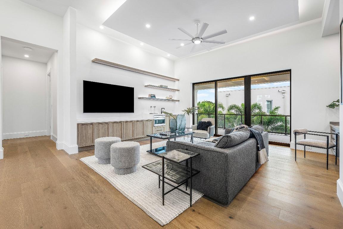 KINGS COURT REPLAT IN - Residential