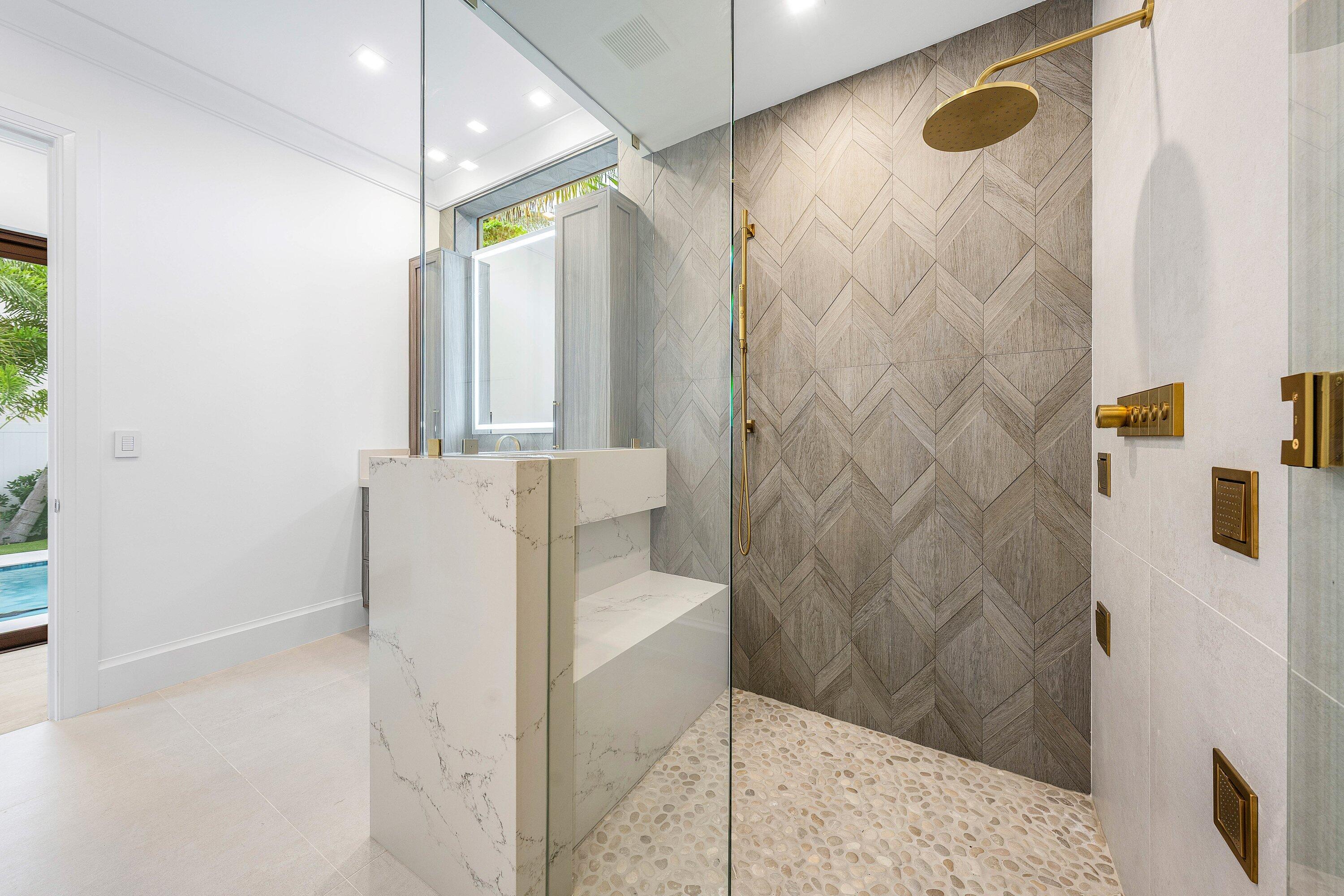 KINGS COURT REPLAT IN - Residential