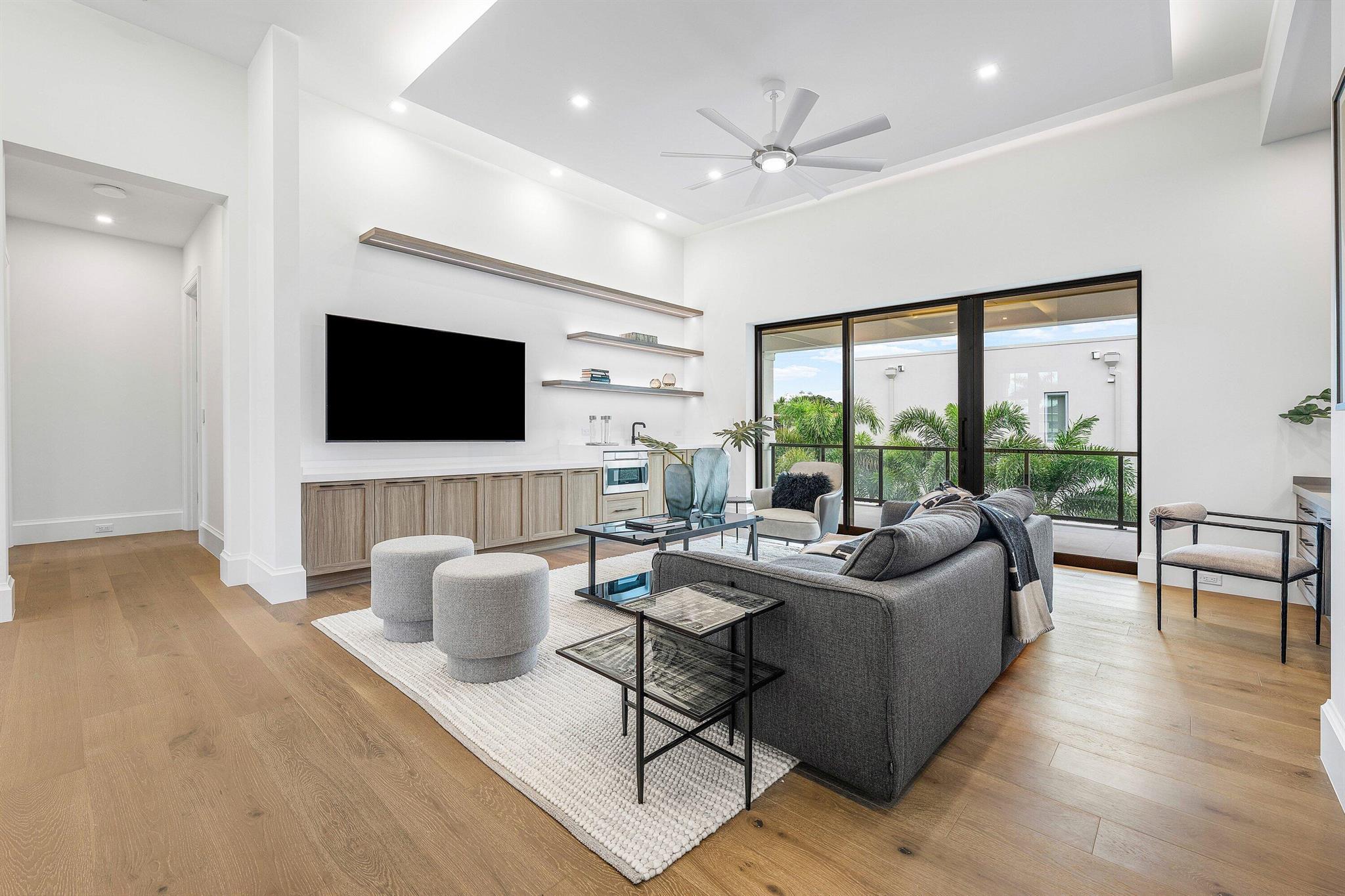 KINGS COURT - Residential