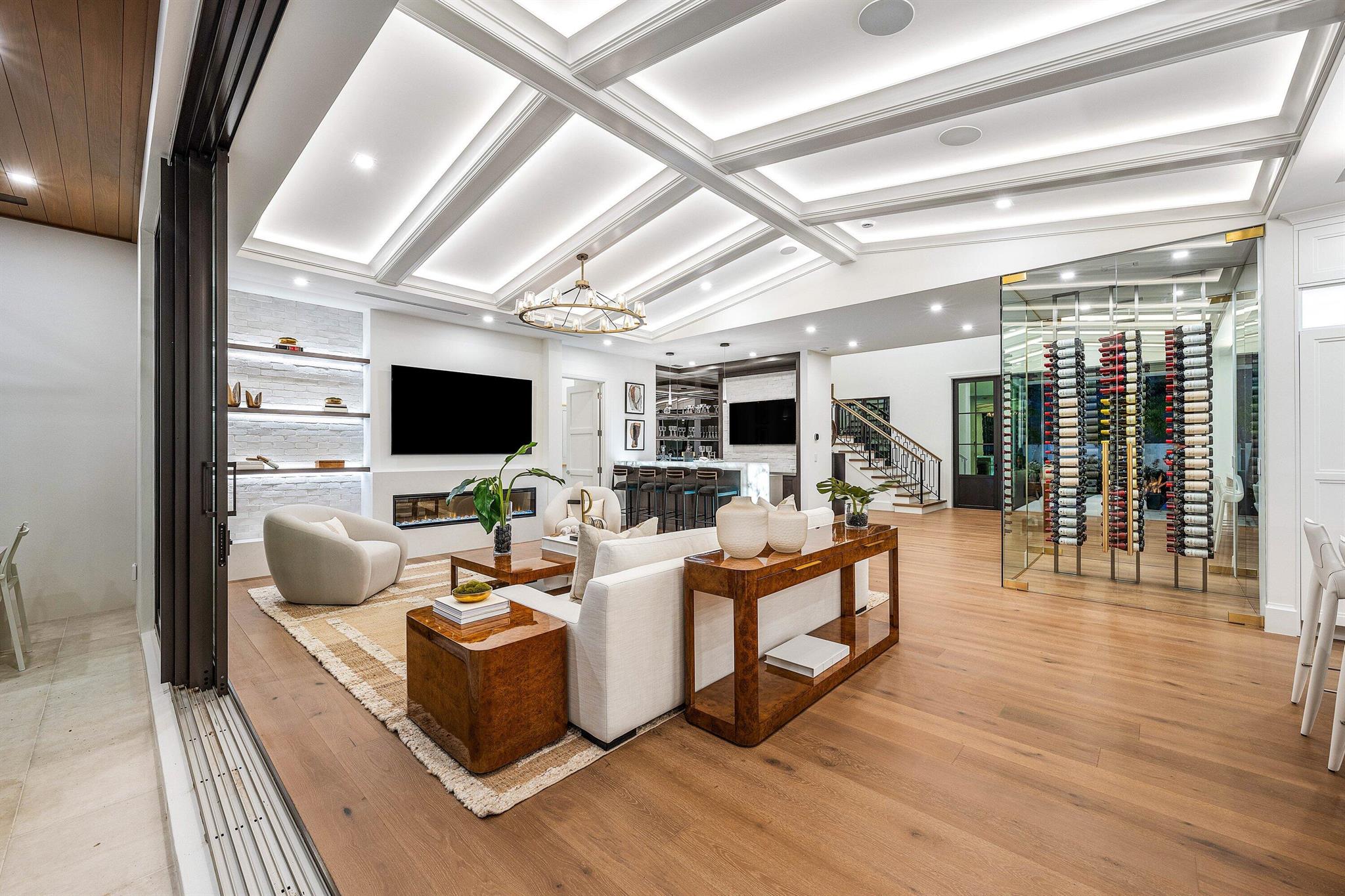 KINGS COURT - Residential