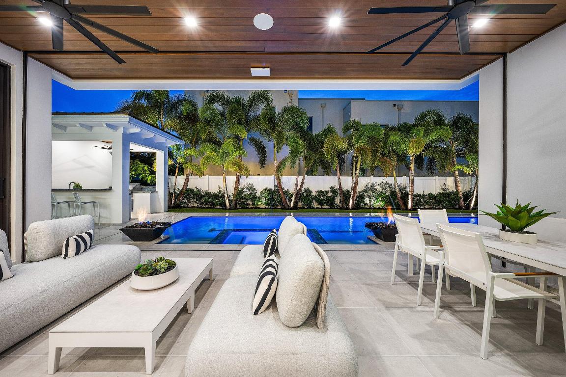 KINGS COURT REPLAT IN - Residential