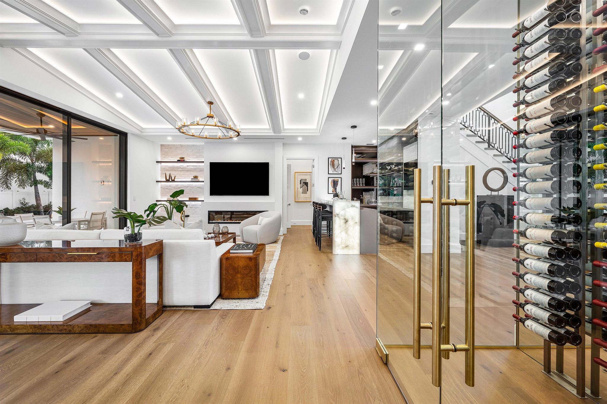 KINGS COURT - Residential