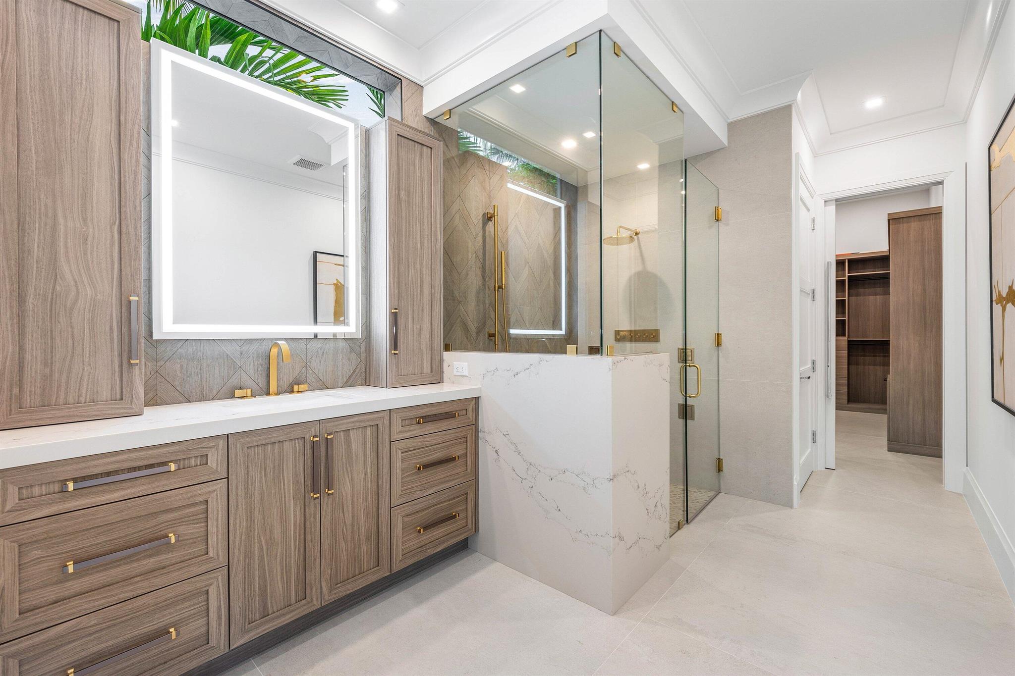 KINGS COURT - Residential