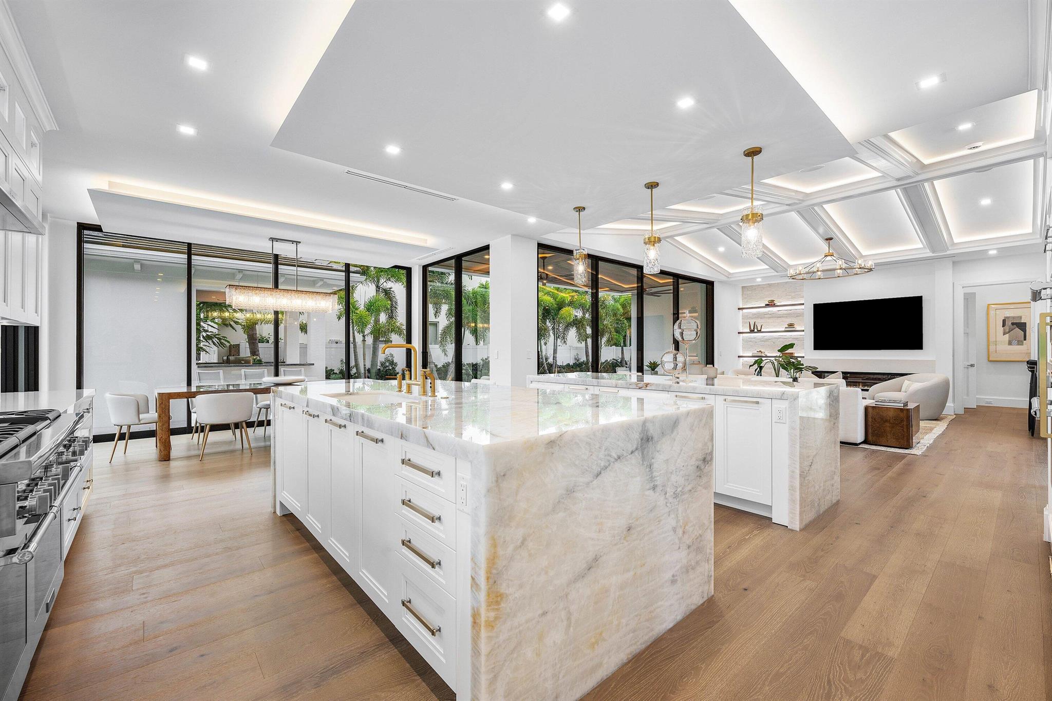 KINGS COURT - Residential