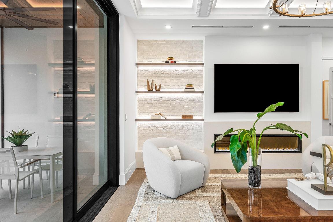 KINGS COURT REPLAT IN - Residential