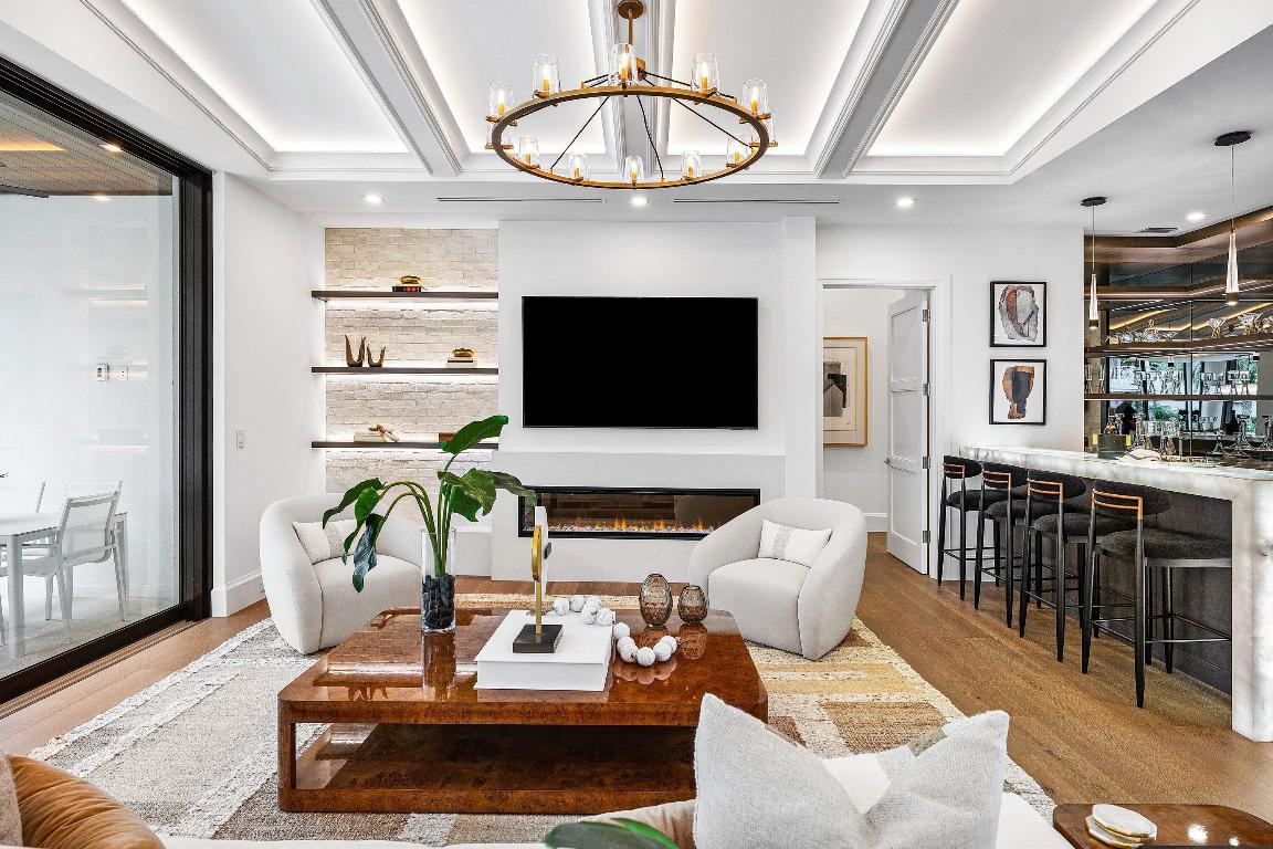 KINGS COURT REPLAT IN - Residential