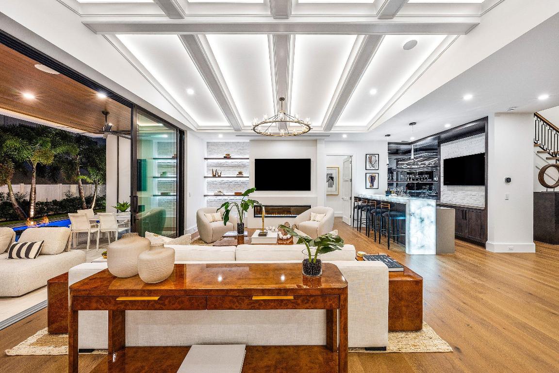 KINGS COURT REPLAT IN - Residential