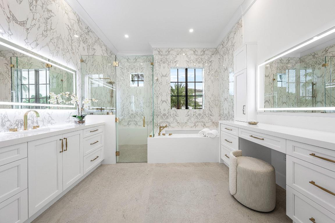 KINGS COURT REPLAT IN - Residential