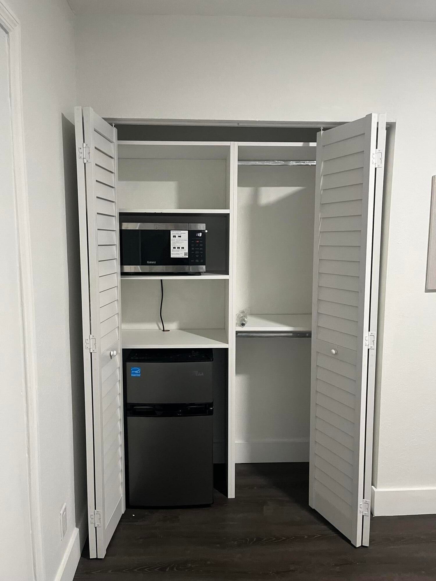 View photos, virtual tours, details... 2300 NW 6th Street 4
