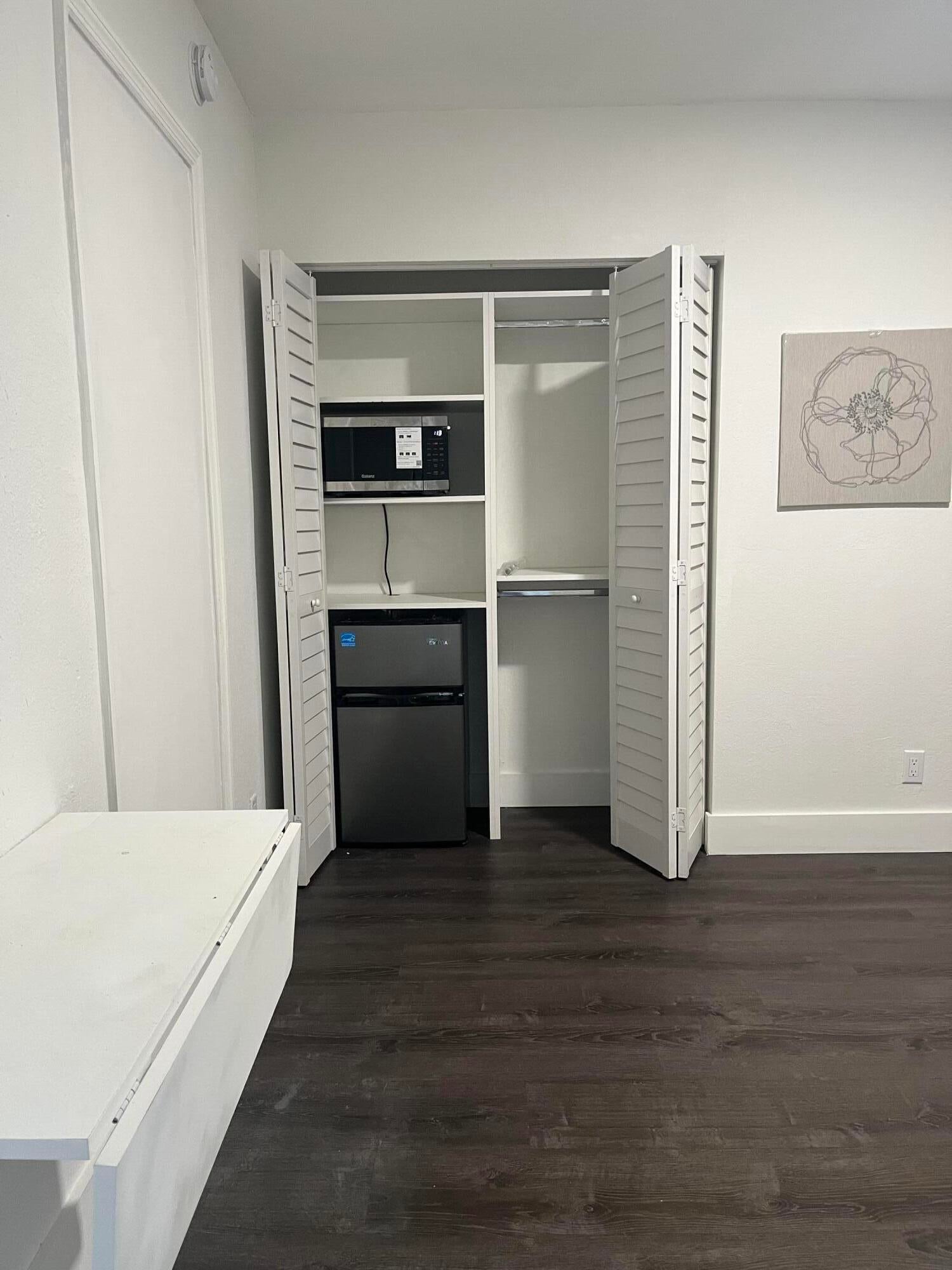 View photos, virtual tours, details... 2300 NW 6th Street 4