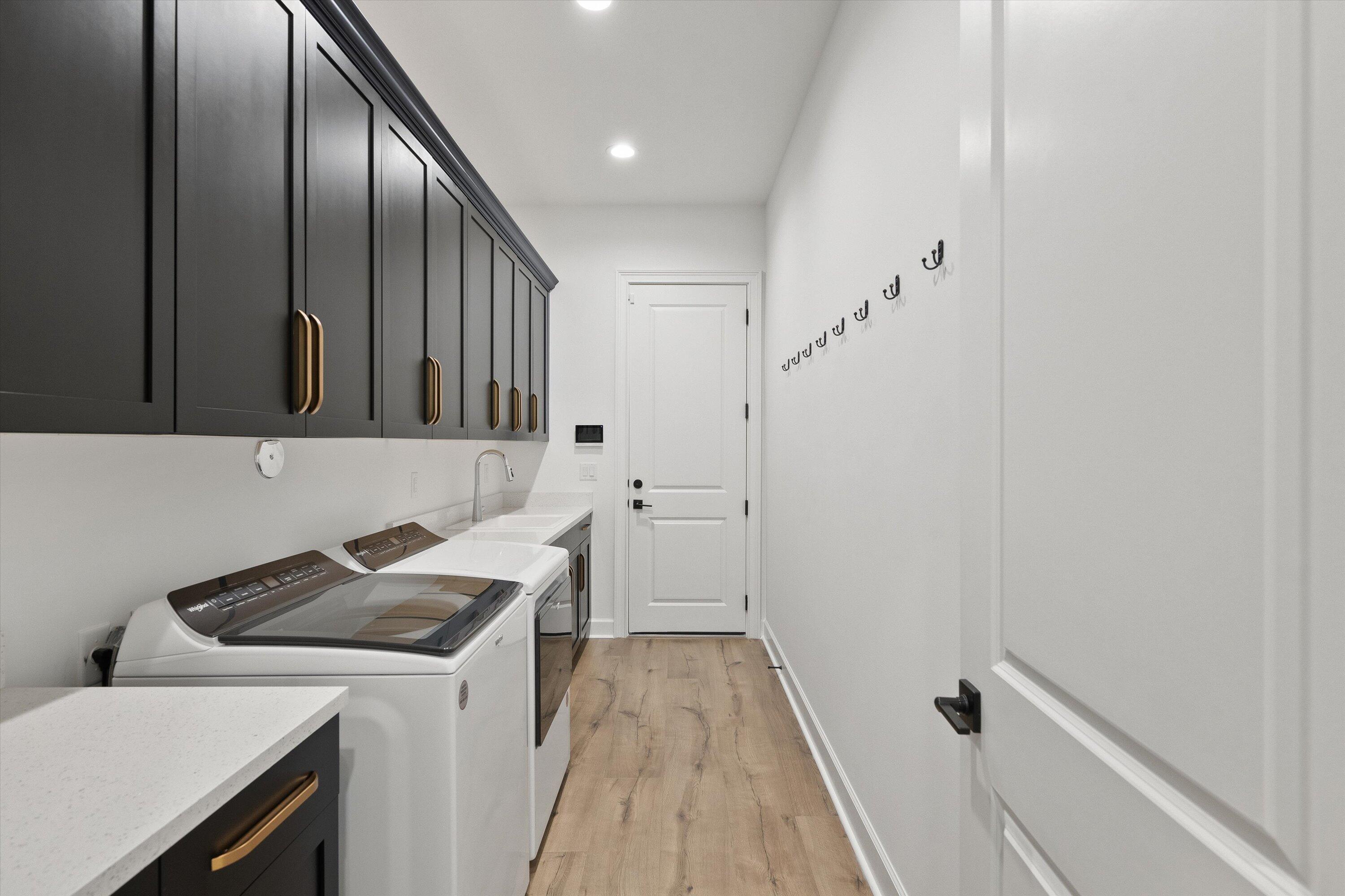 ESTATES OF WESTLAKE - Residential Lease
