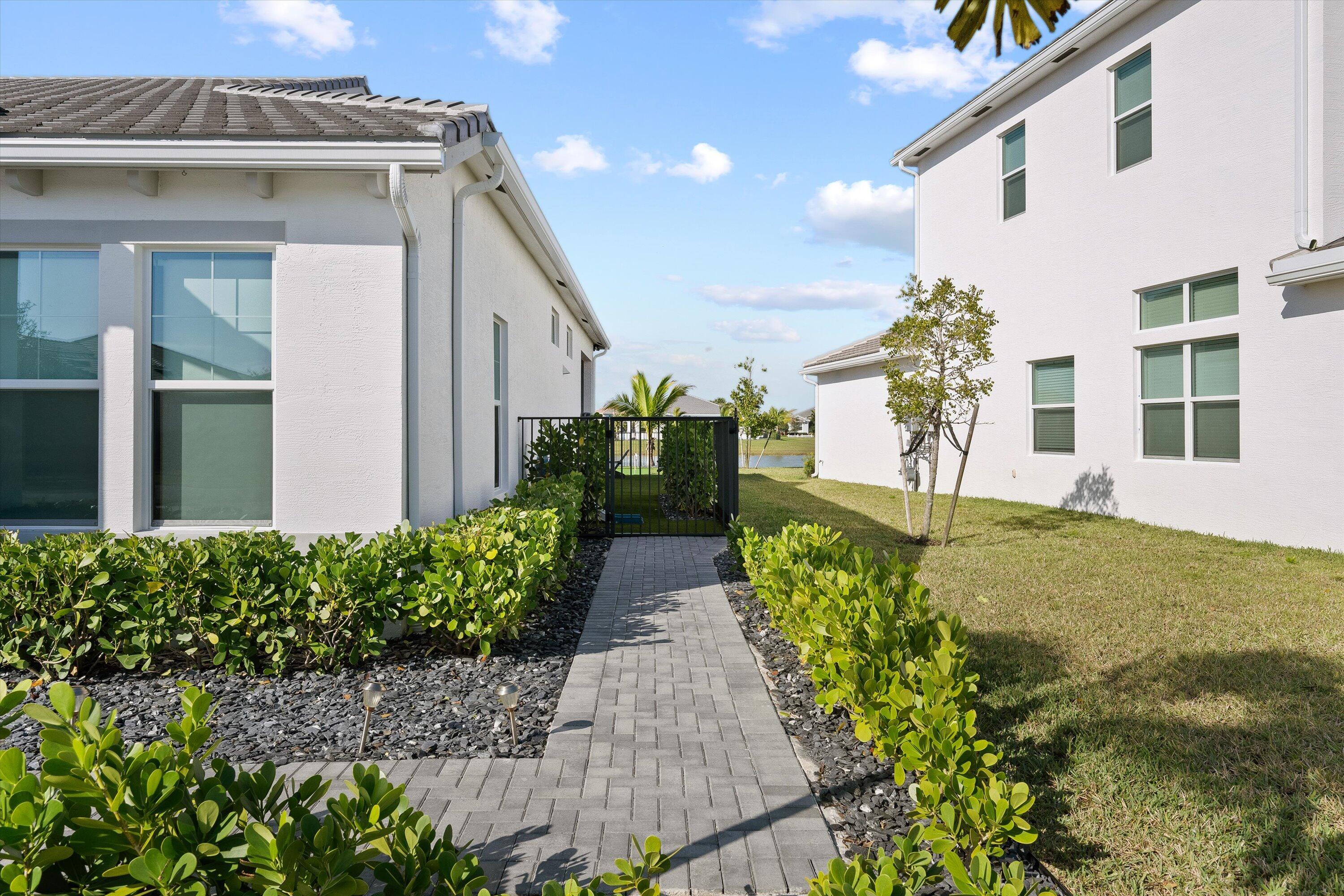 ESTATES OF WESTLAKE - Residential Lease