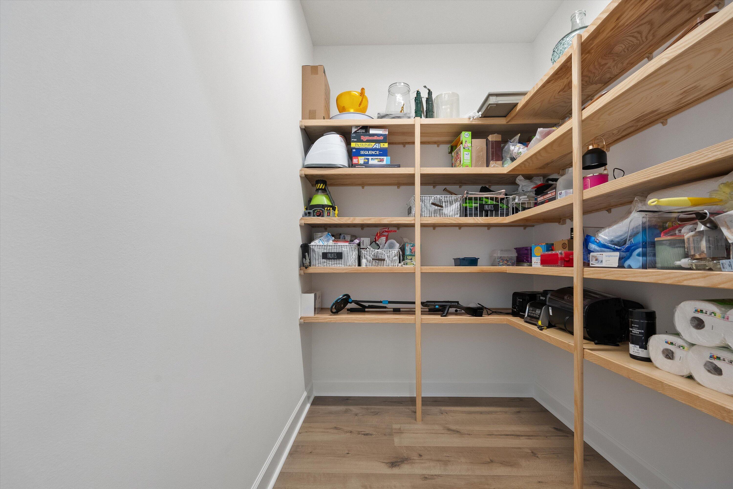 ESTATES OF WESTLAKE - Residential Lease