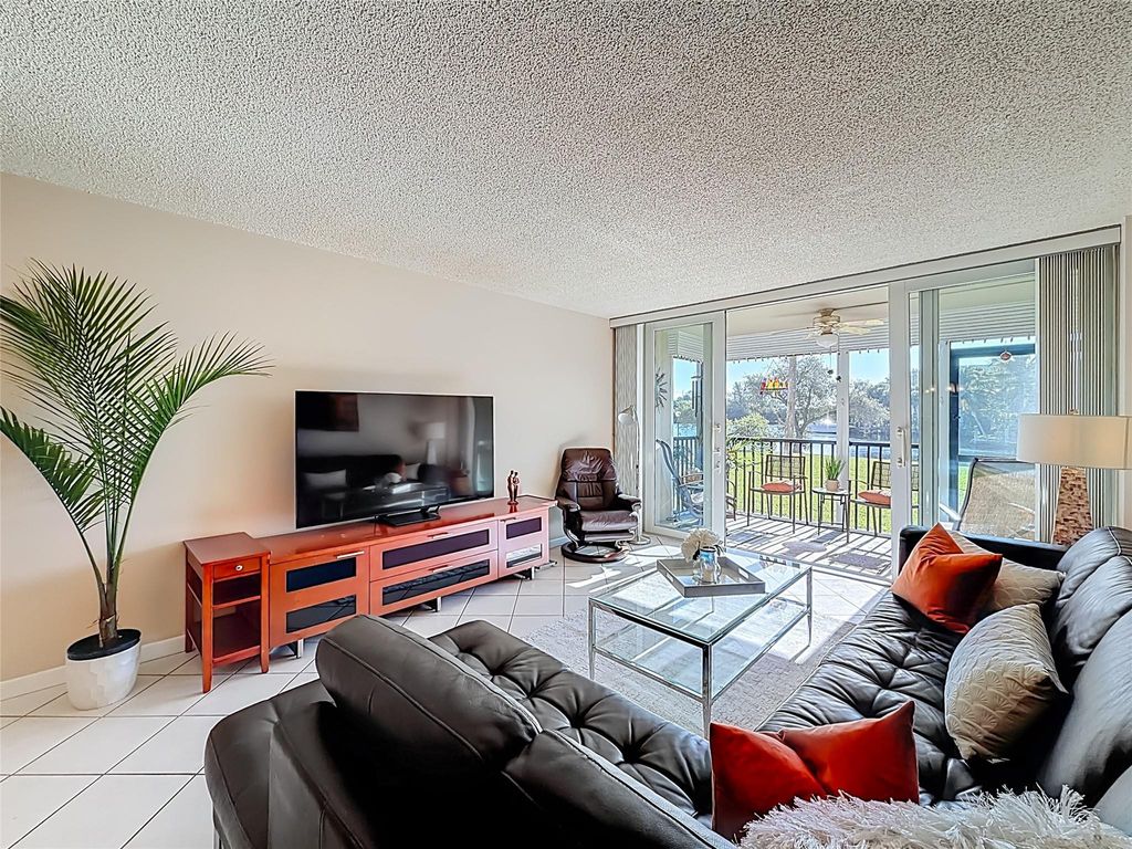 Photo of 13 Royal Palm Way #101, Boca Raton, FL 33432 (MLS # F10551292)