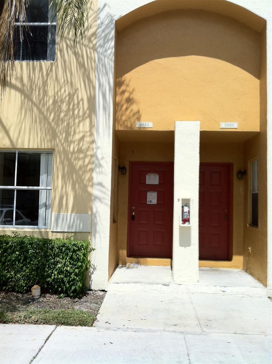 TOWNHOUSE 2 BED 2.5 BATH, WASHER/DRYER IN UNIT. HALF BATHROOM DOWNSTAIRS. EACH BEDROOM HAS ITS OWN BATHROOM! SS APPLIANCES, LARGE CLOSETS. COMMUNITY CLUBHOUSE WITH POOL, GYM. QUIET NEIGHBORHOOD. CLOSE TO SHOPPING, RESTAURANTS, SAWGRASS MILL MALL, AND MUCH MORE.
