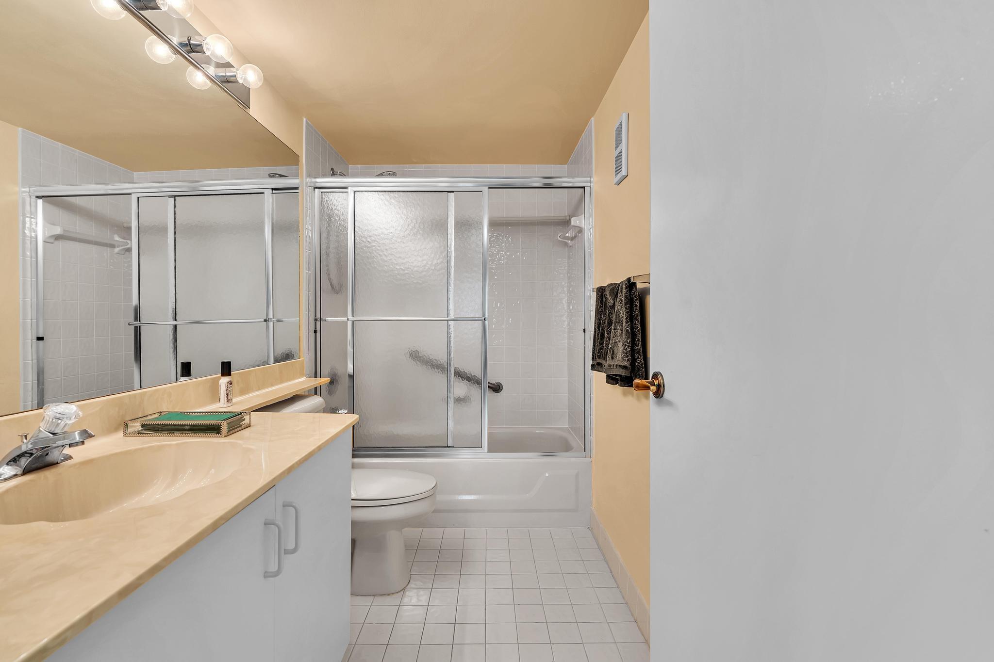 WATERSEDGE AT THE LAKES O - Residential