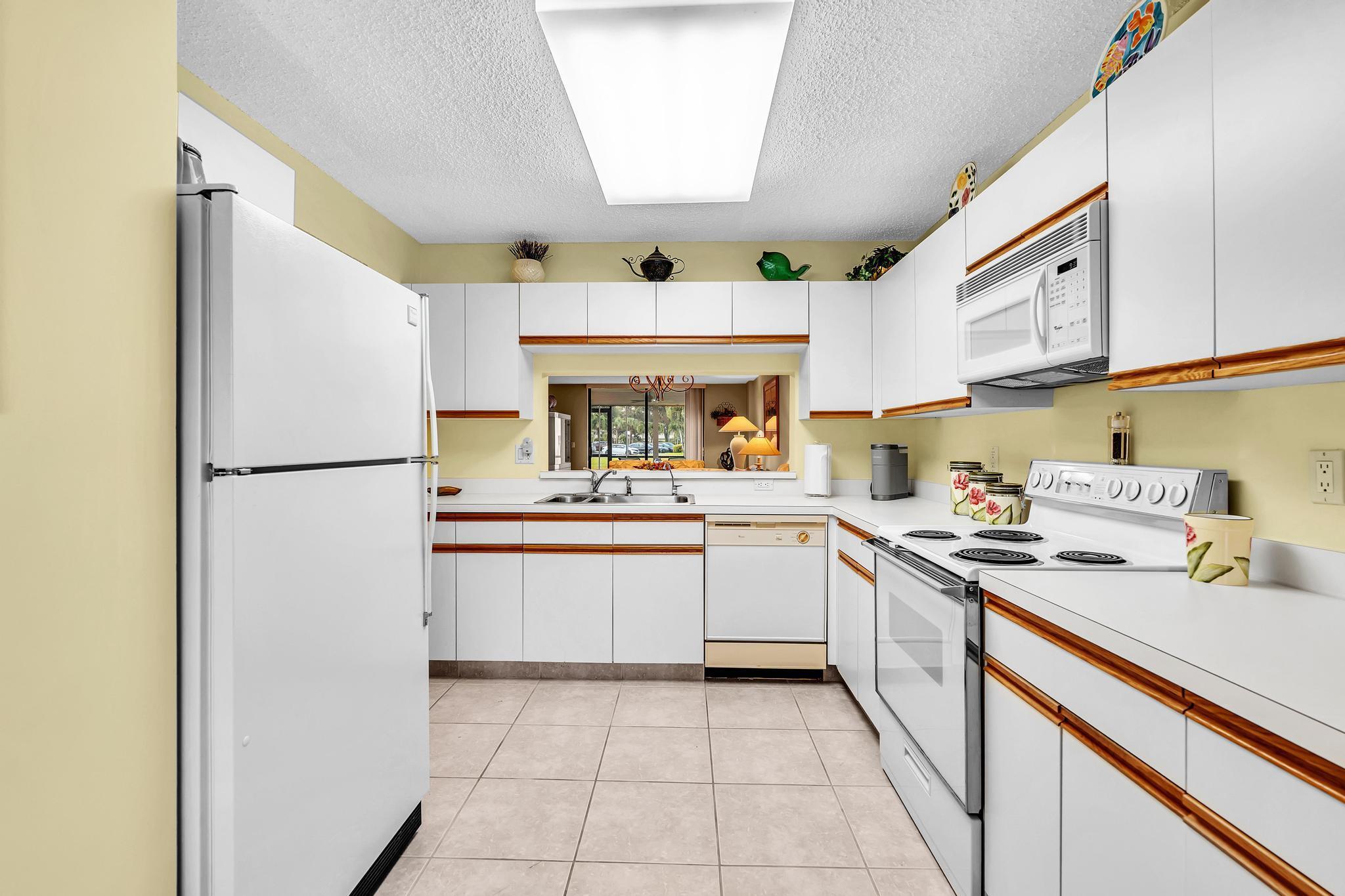 WATERSEDGE AT THE LAKES O - Residential