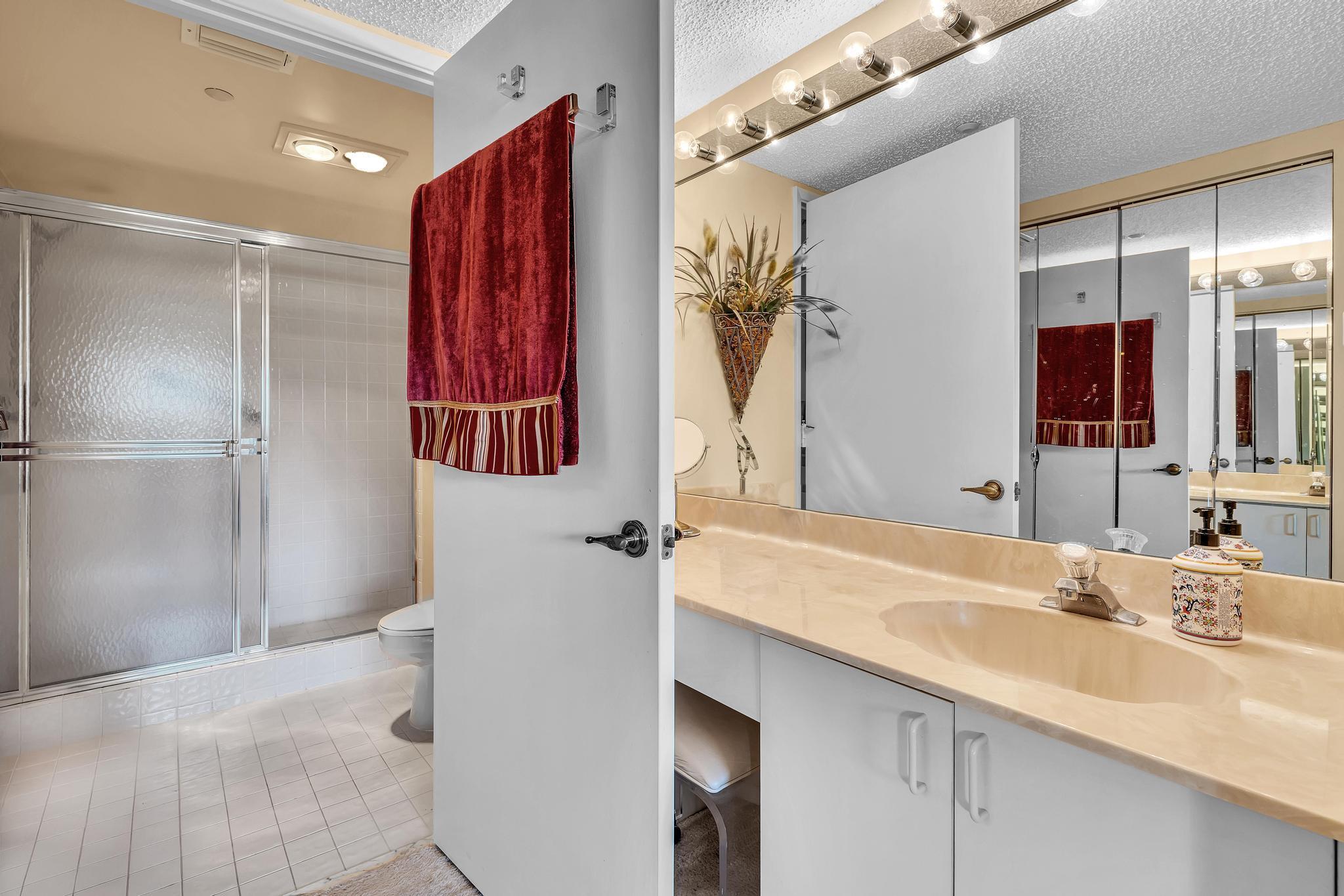 WATERSEDGE AT THE LAKES O - Residential