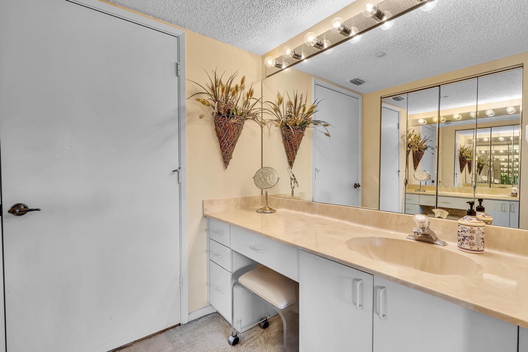 WATERSEDGE AT THE LAKES O - Residential