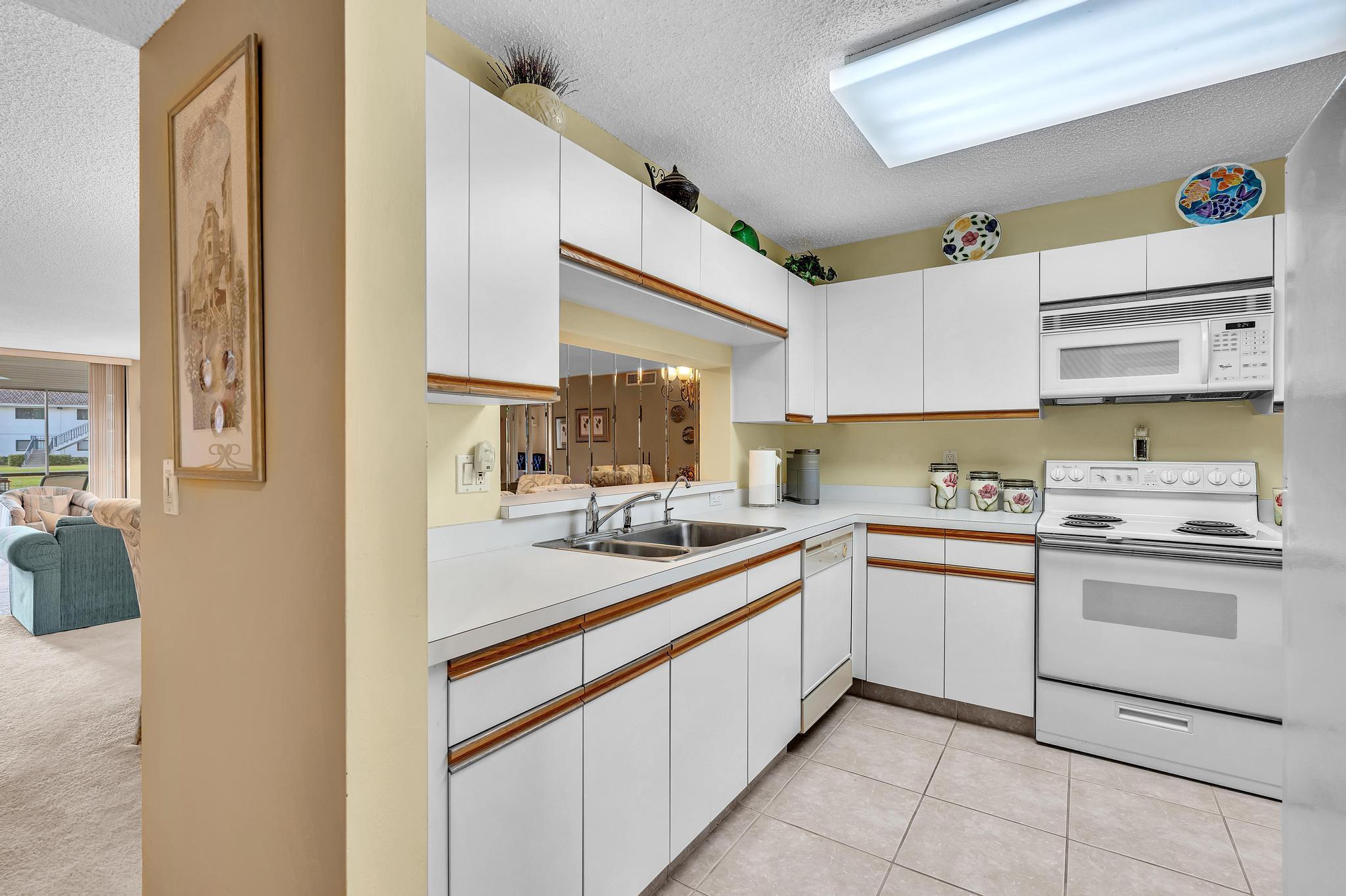 WATERSEDGE AT THE LAKES O - Residential