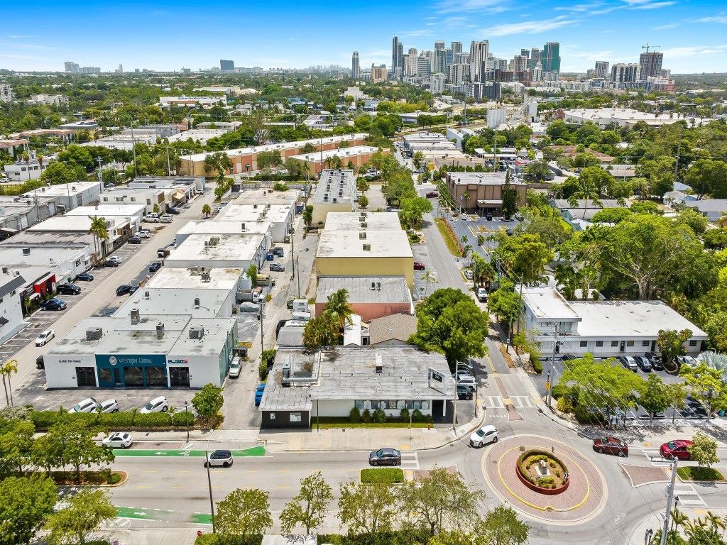 Photo of 700 NE 13th Street, Fort Lauderdale, FL 33304 (MLS # F10522666)