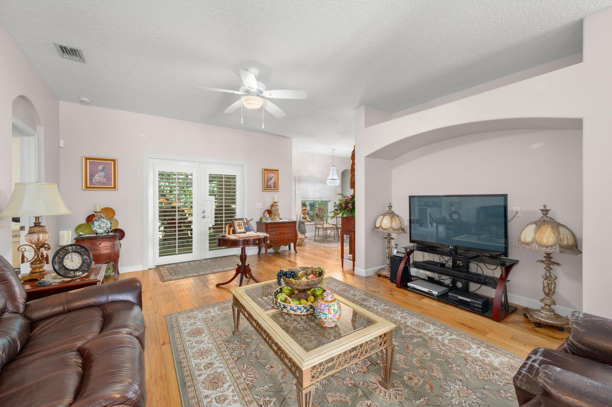 COUNTRY CLUB POINTE - Residential