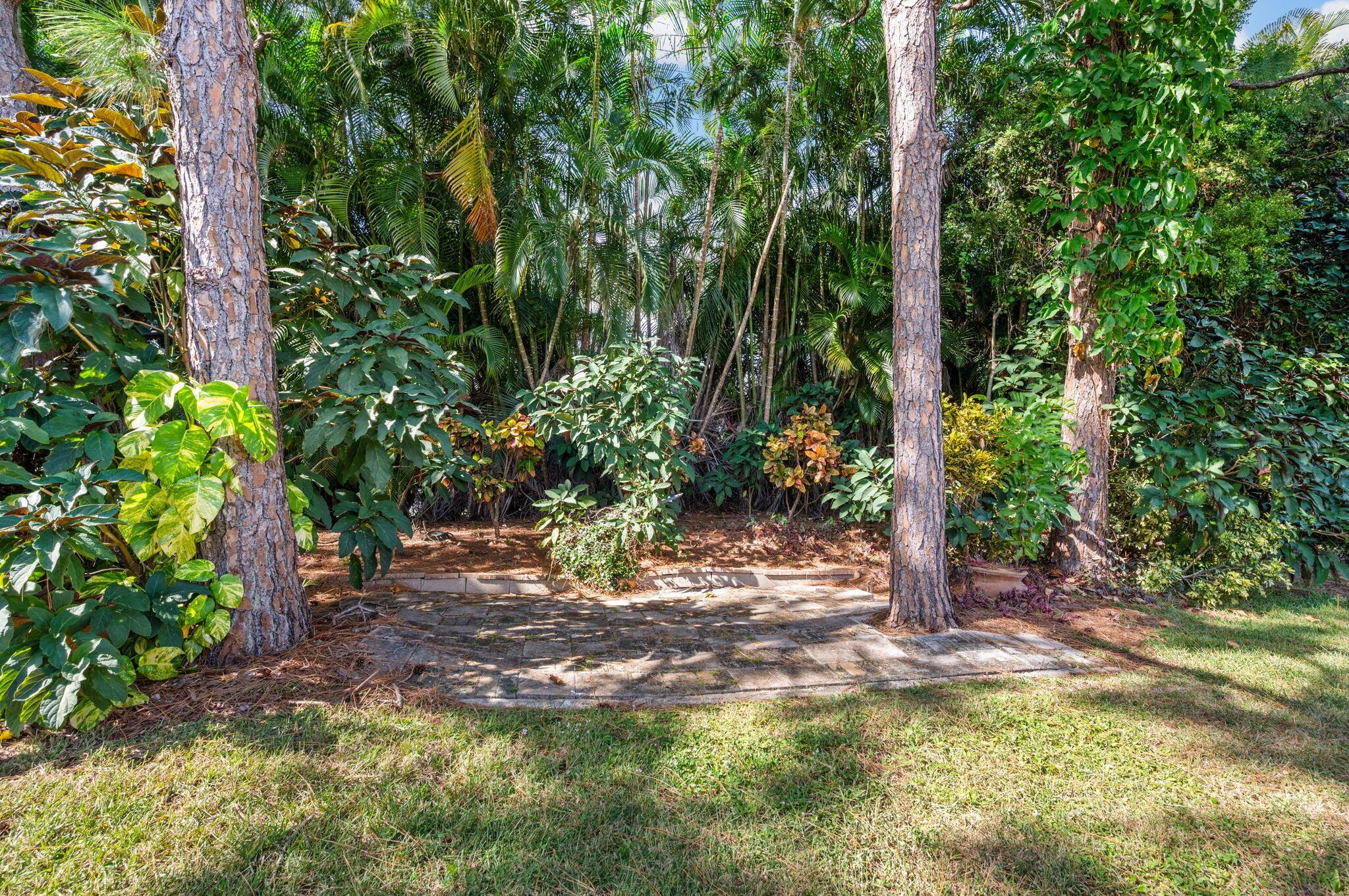 COUNTRY CLUB POINTE - Residential