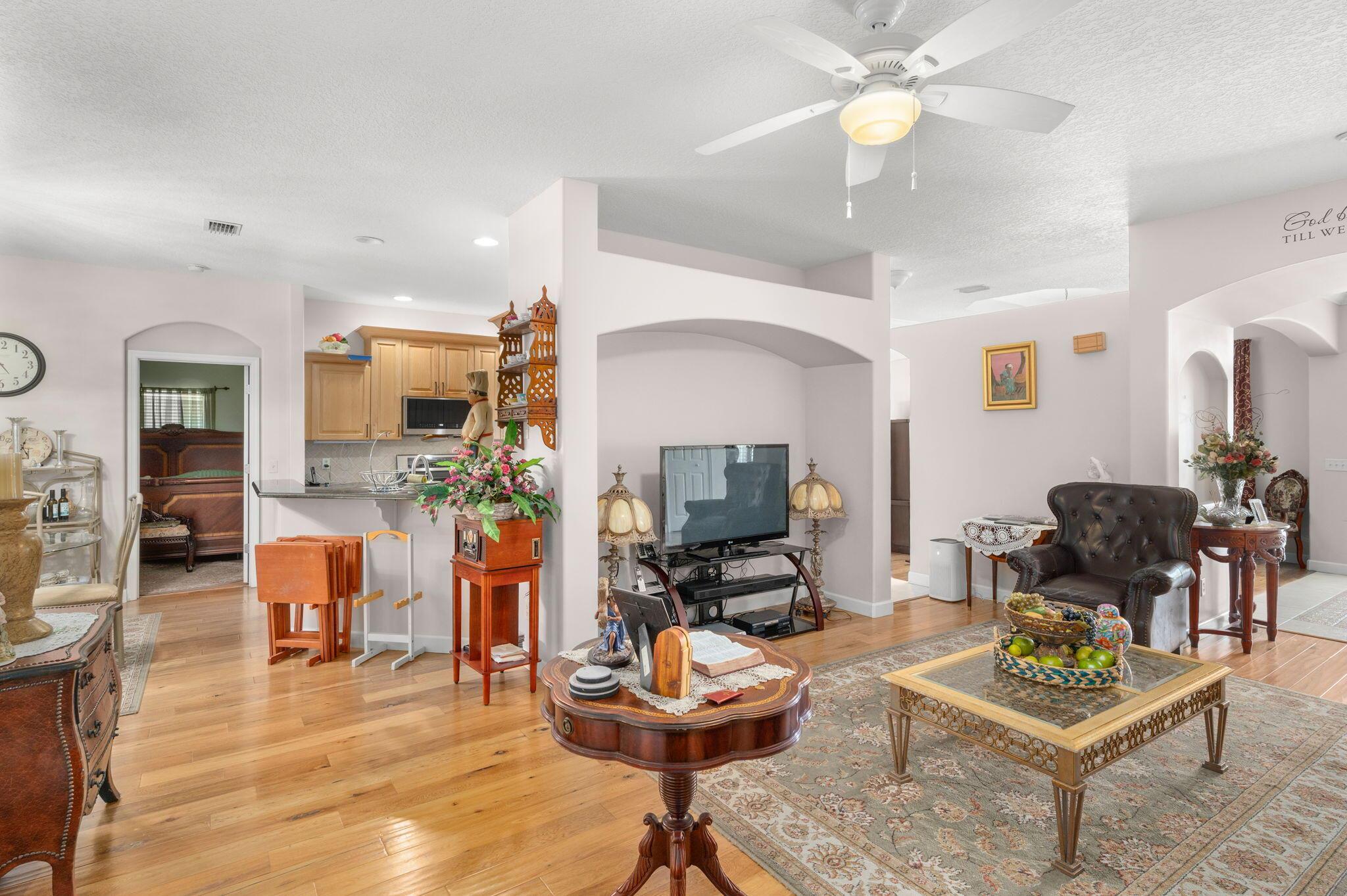 COUNTRY CLUB POINTE - Residential