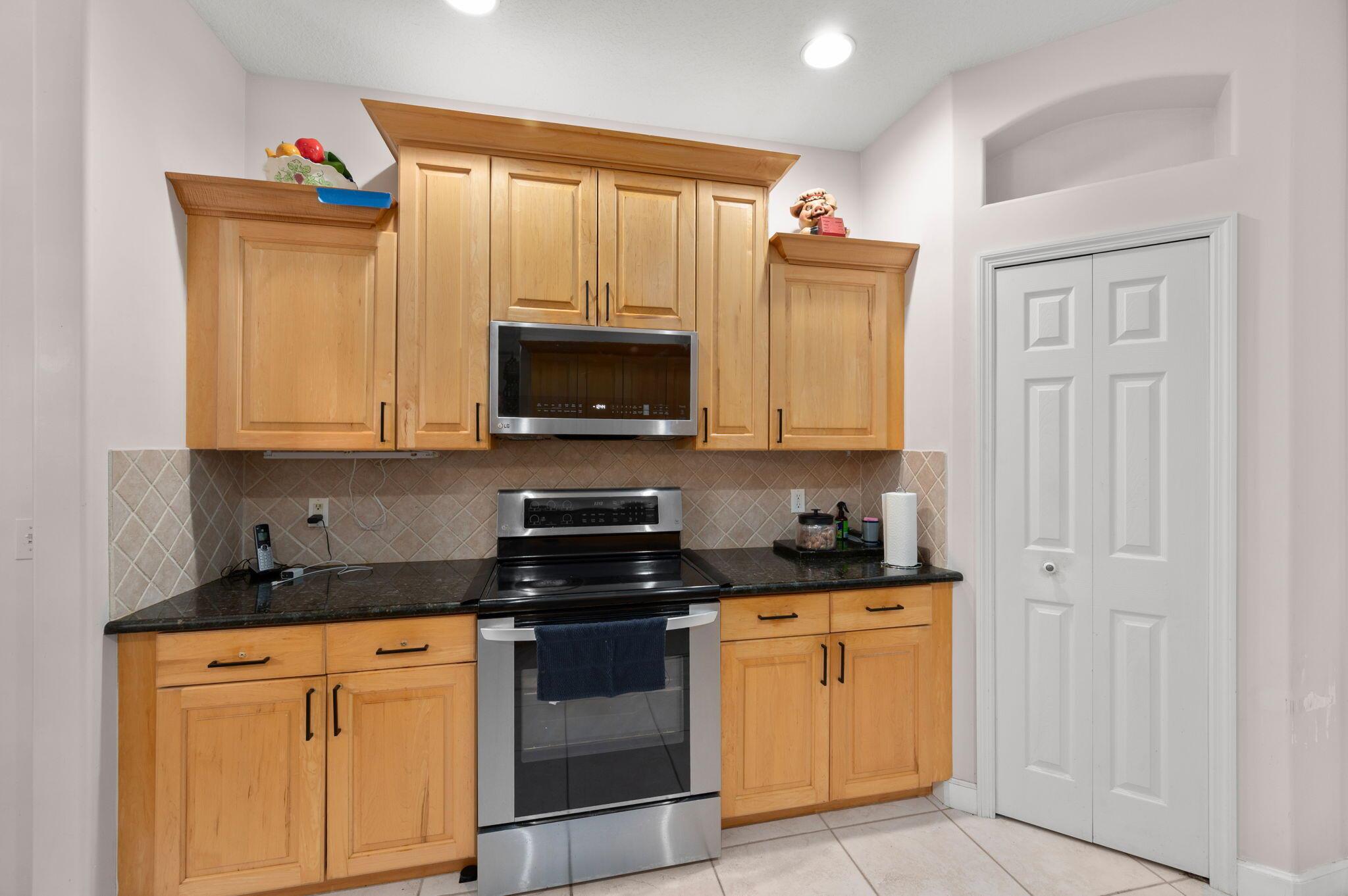 COUNTRY CLUB POINTE - Residential