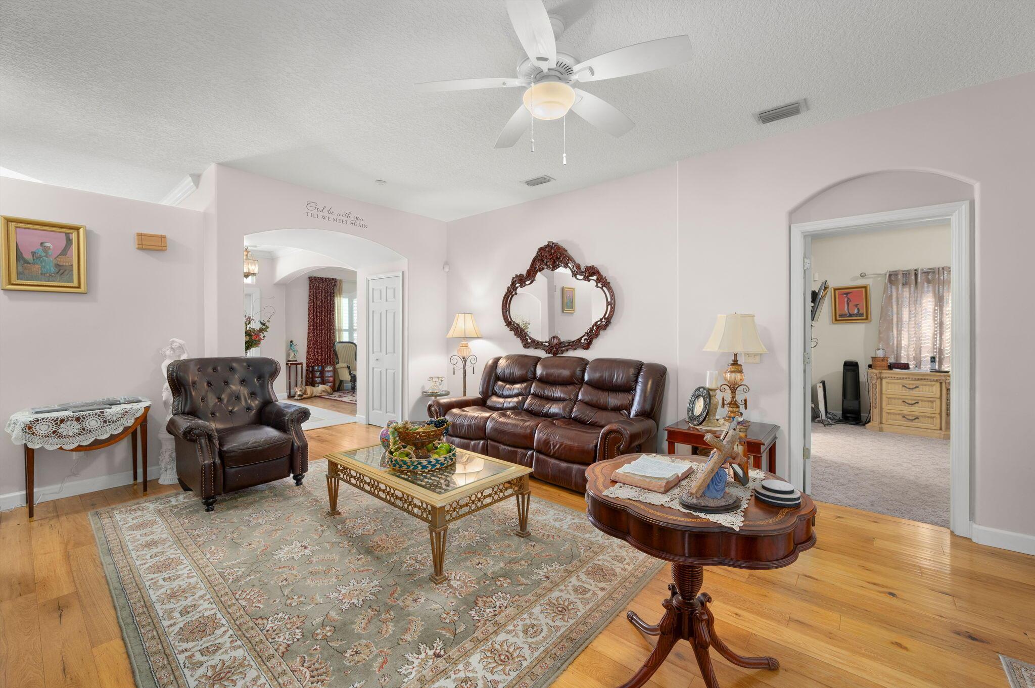 COUNTRY CLUB POINTE - Residential