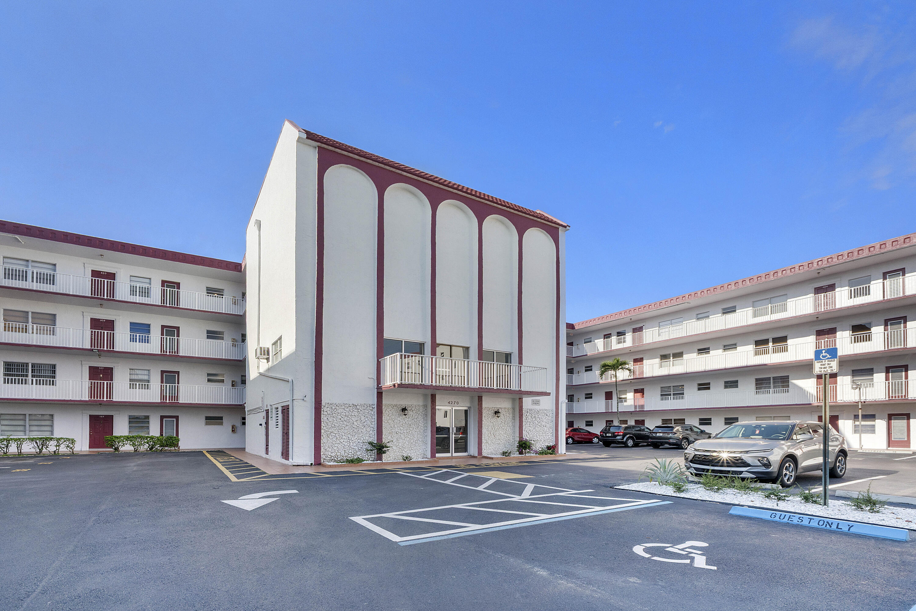 GARNET CONDO - Residential