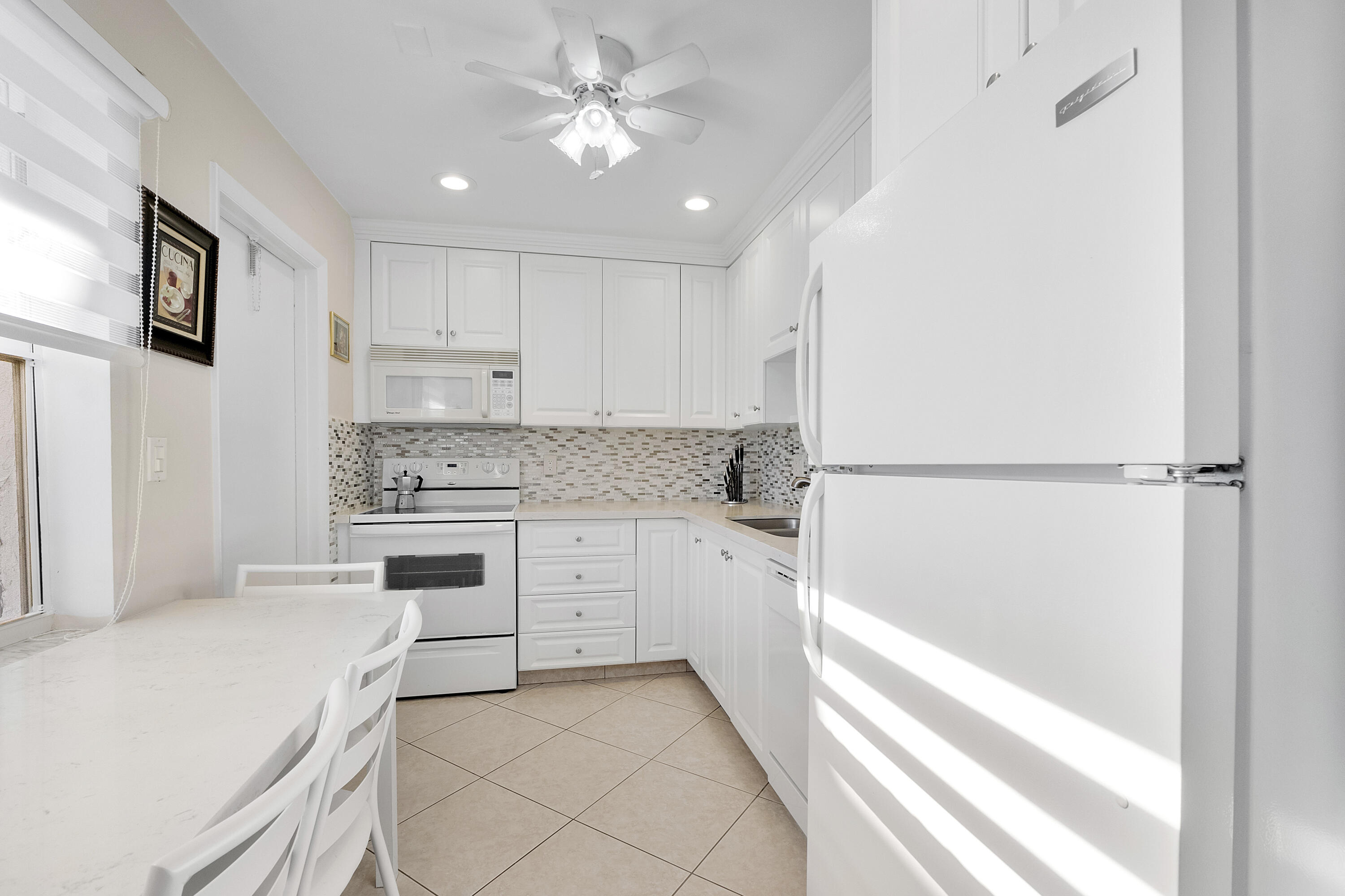 GARNET CONDO - Residential