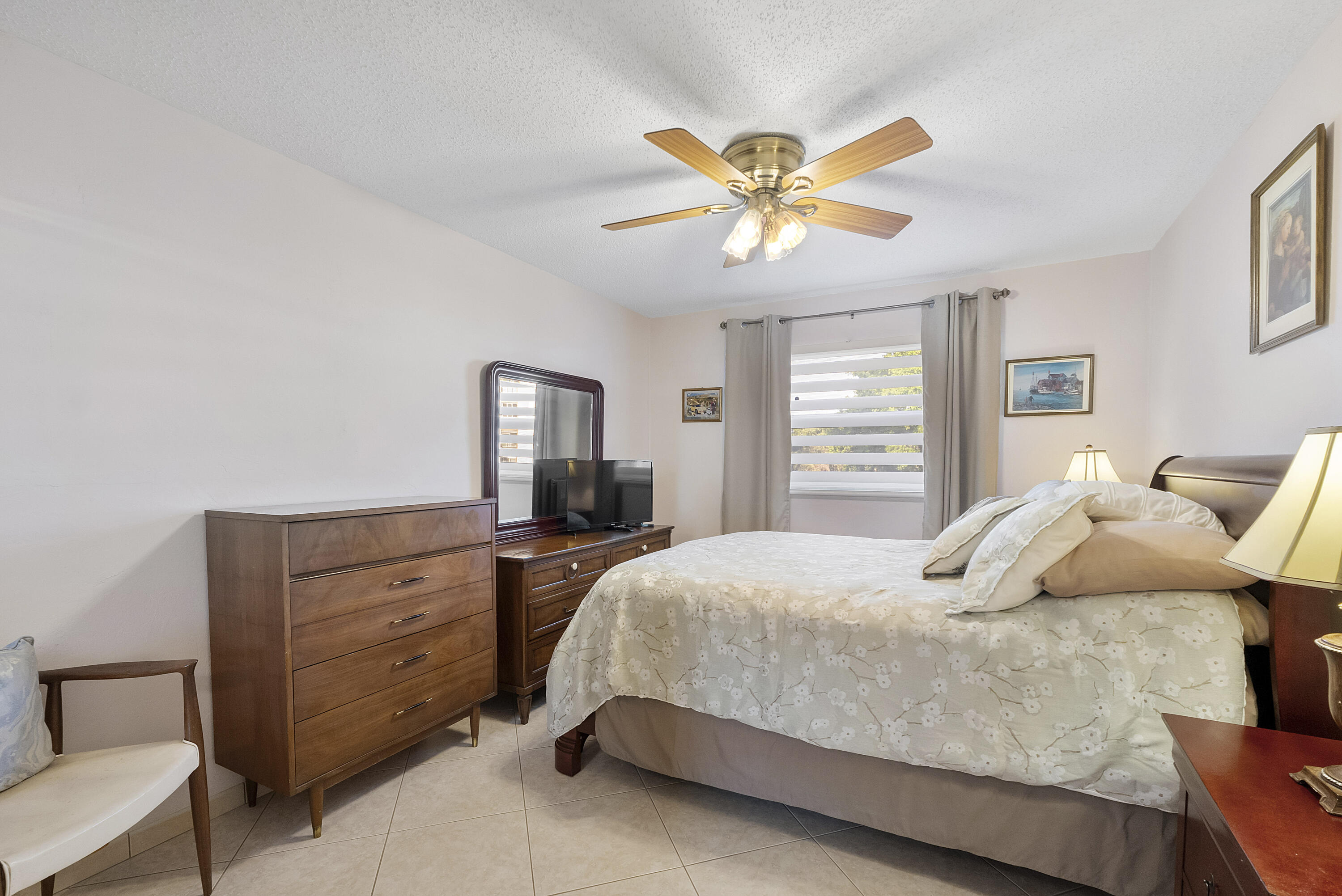 GARNET CONDO - Residential